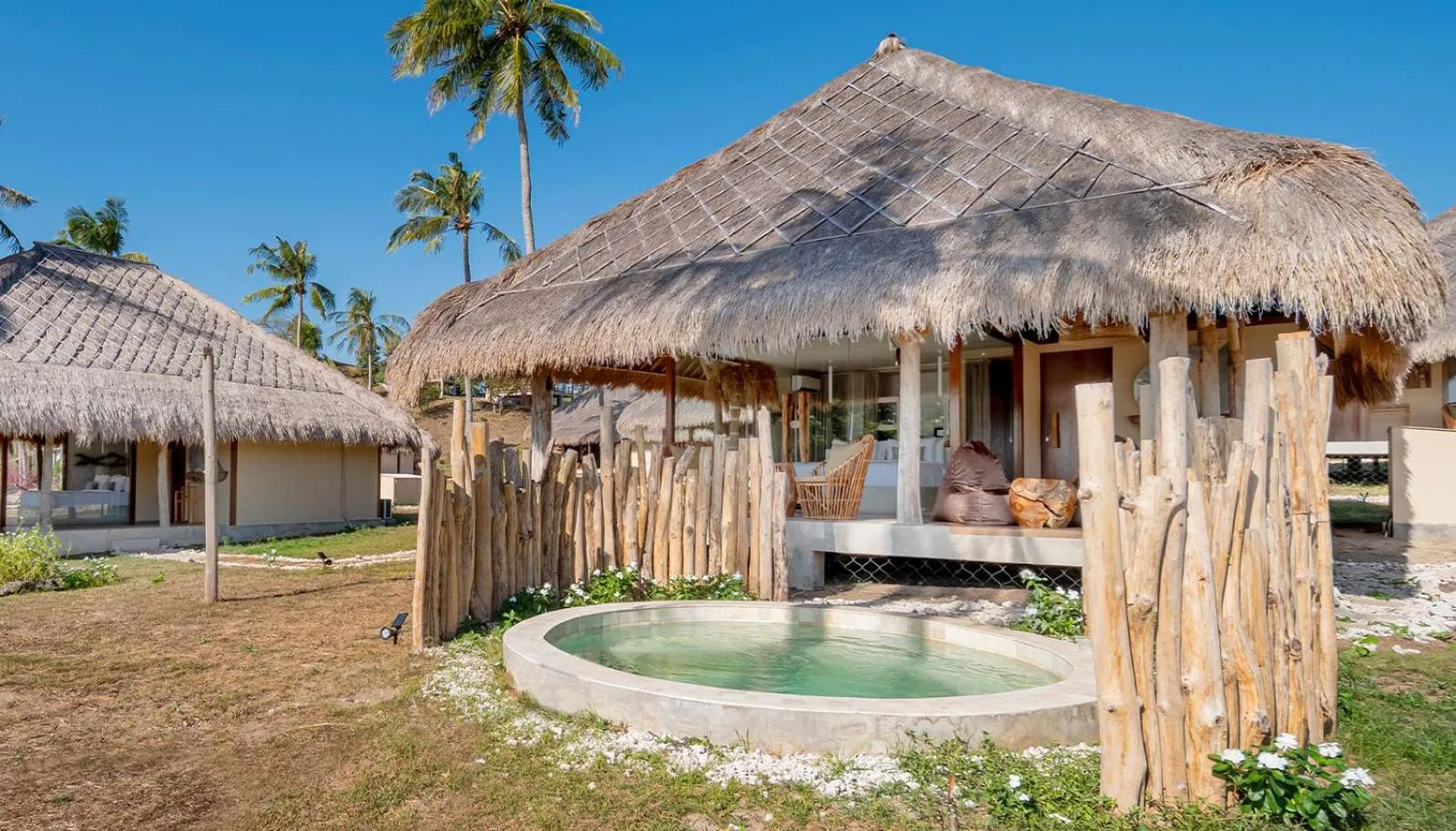 Coconut Grove with Pool - Free return boat from Kores Harbor to Gili Asahan in Bleu MATHIS Gili Asahan