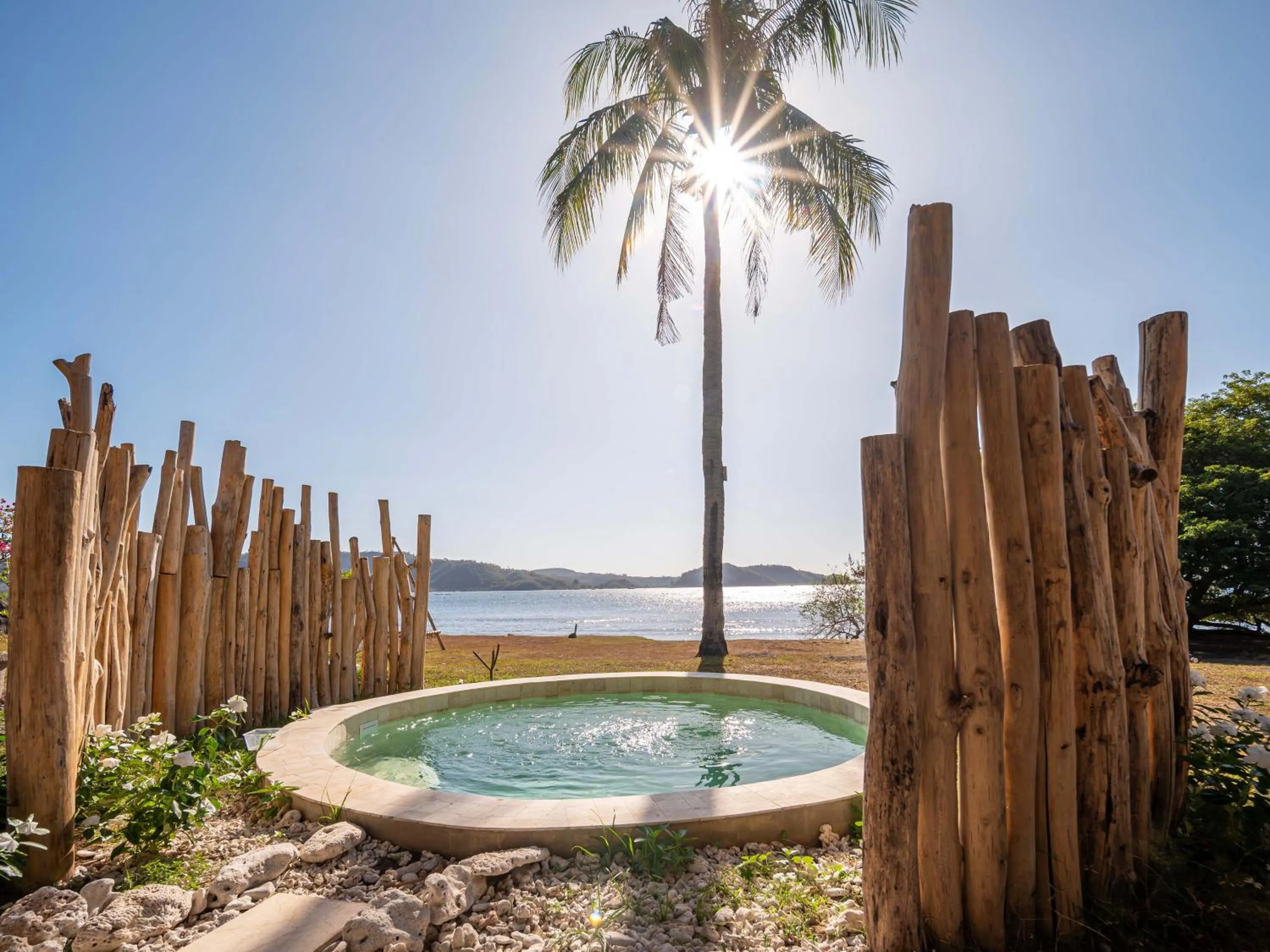 Beach Villa with Pool - Free return boat from Kores Harbor to Gili Asahan in Bleu MATHIS Gili Asahan