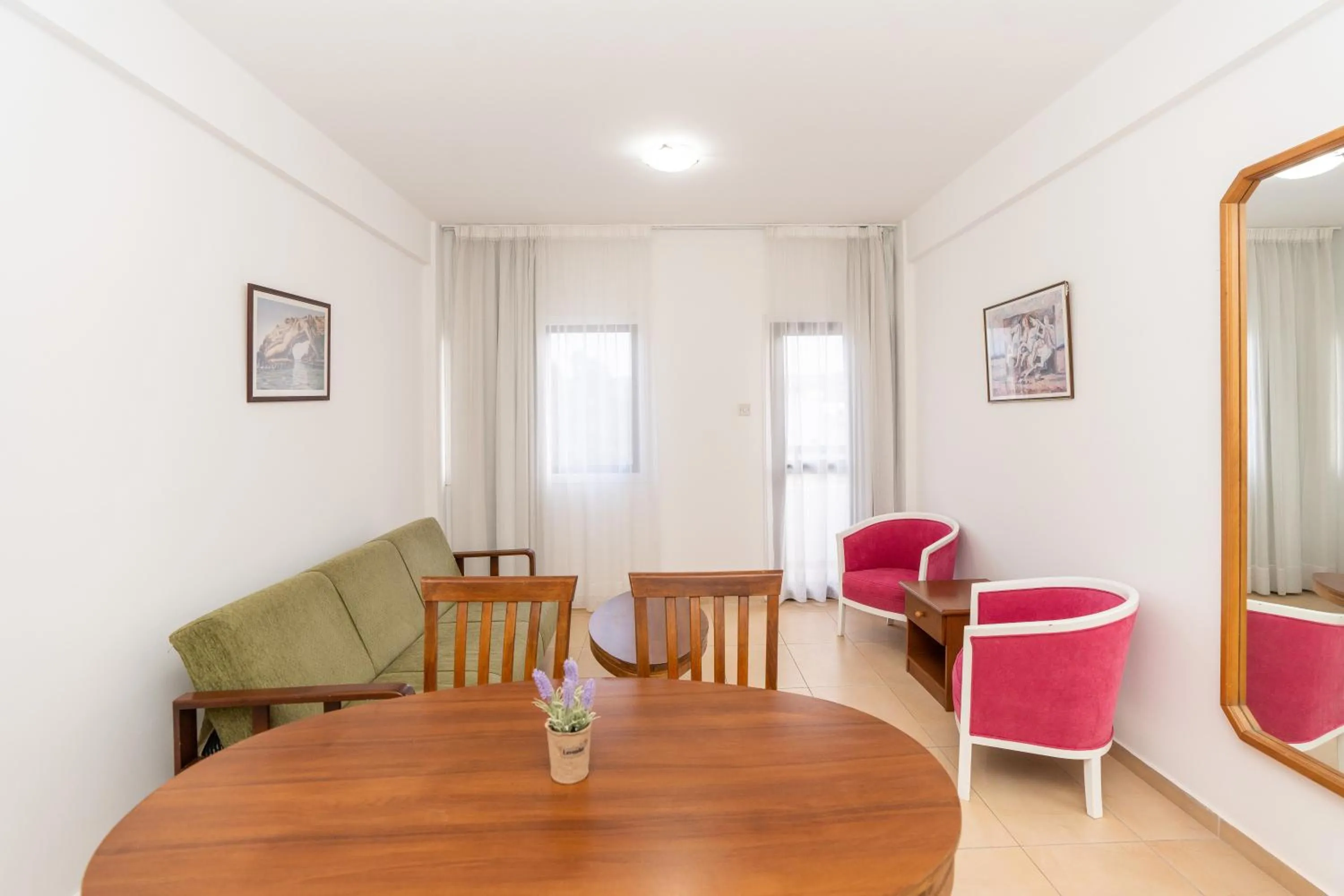 Two-Bedroom Apartment in Flora Hotel Apartments