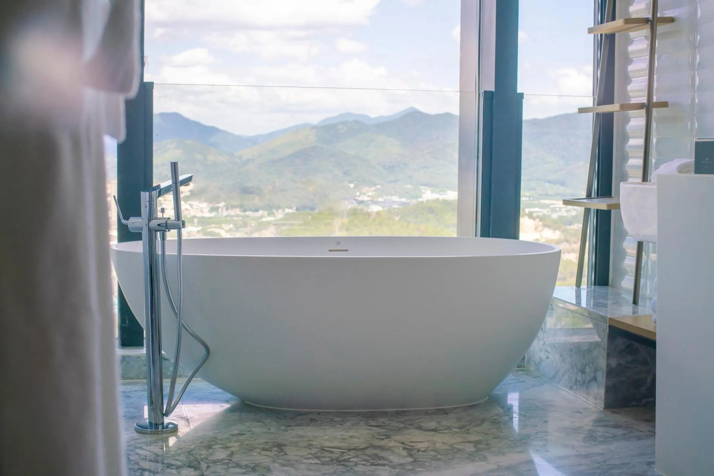 Premium King Room with Mountain View in Crowne Plaza Chaozhou Riverside by IHG