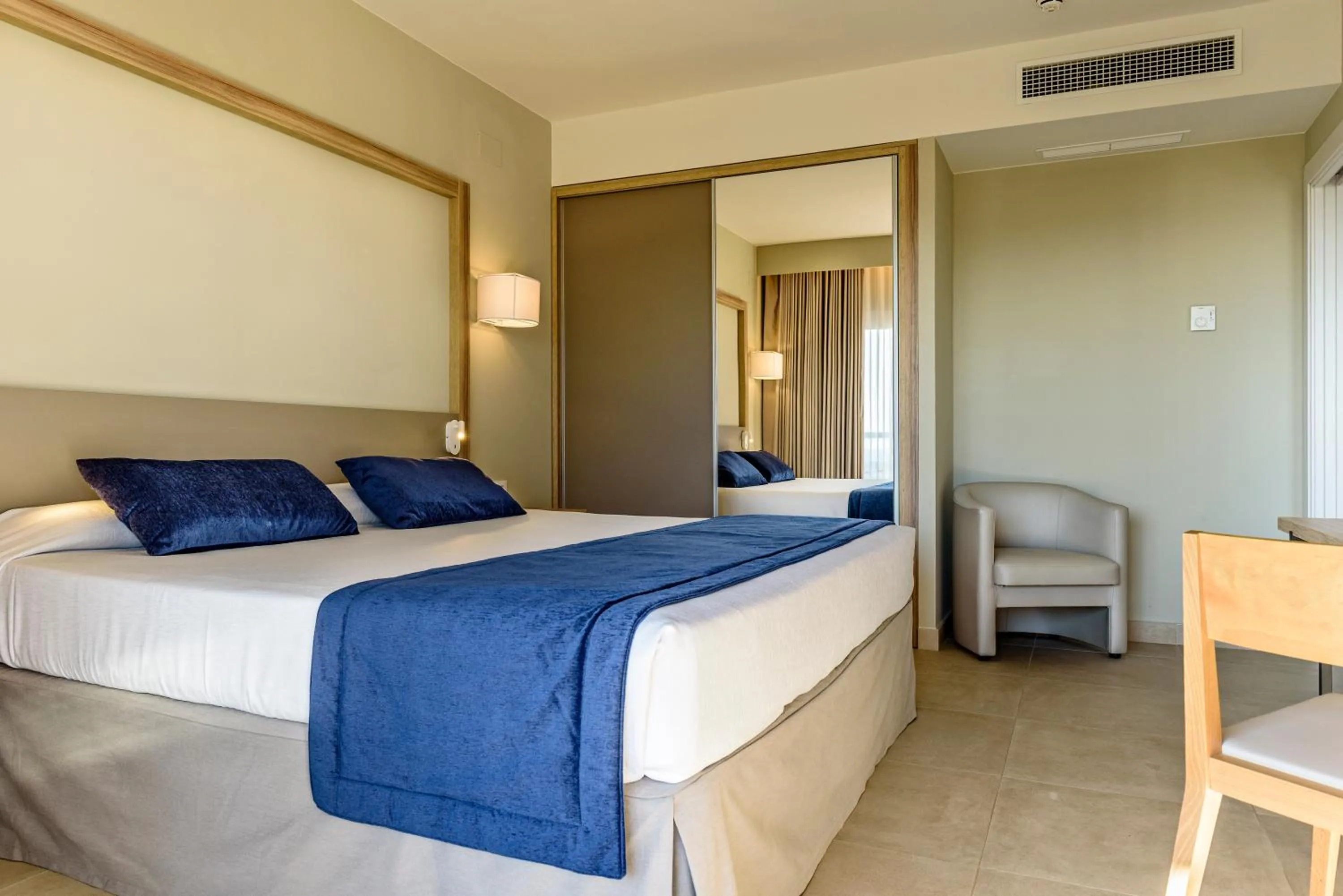 Suite in Estival Park Almaris