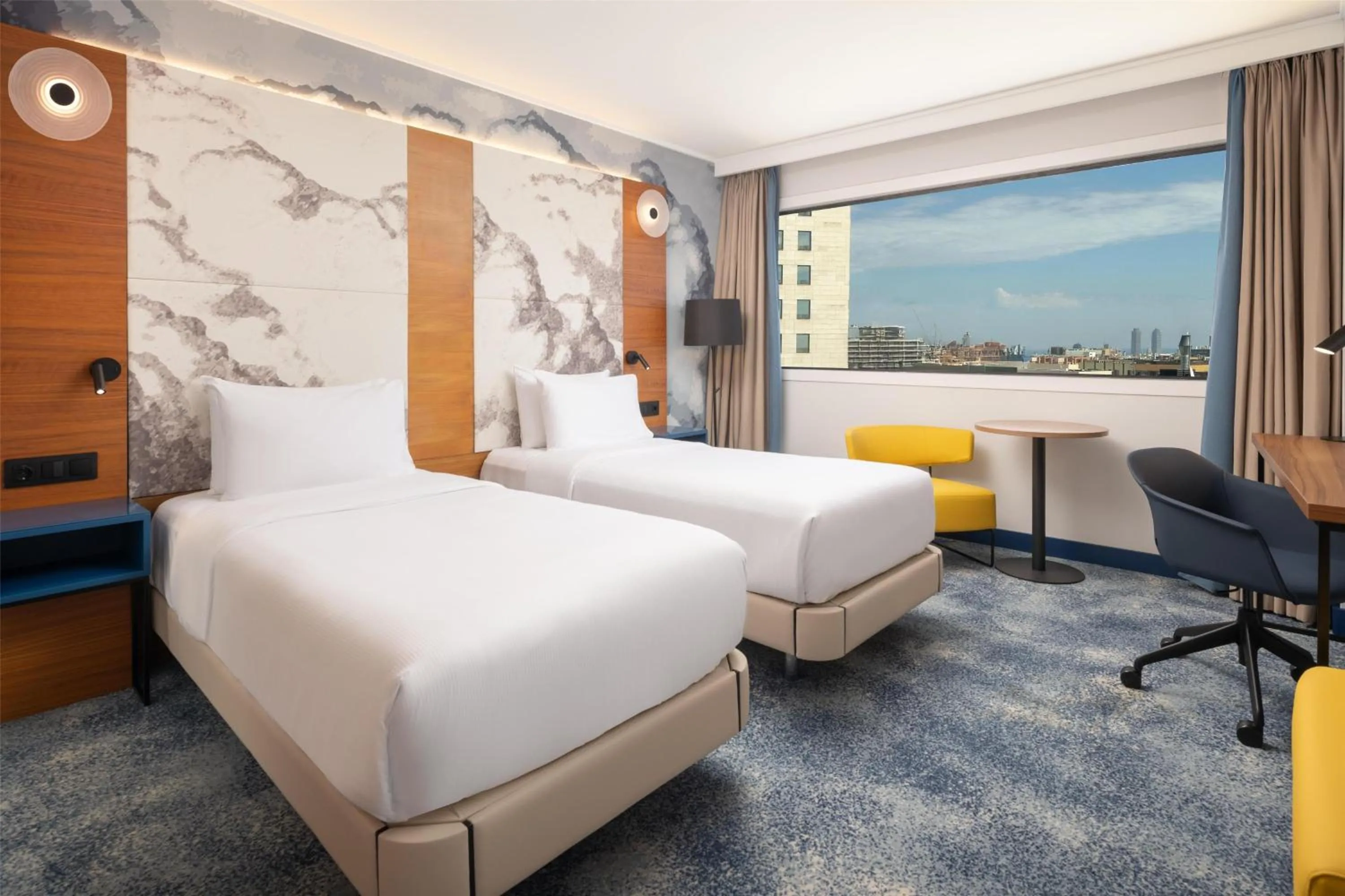 Twin Room with City View - Top Floor in Hilton Barcelona