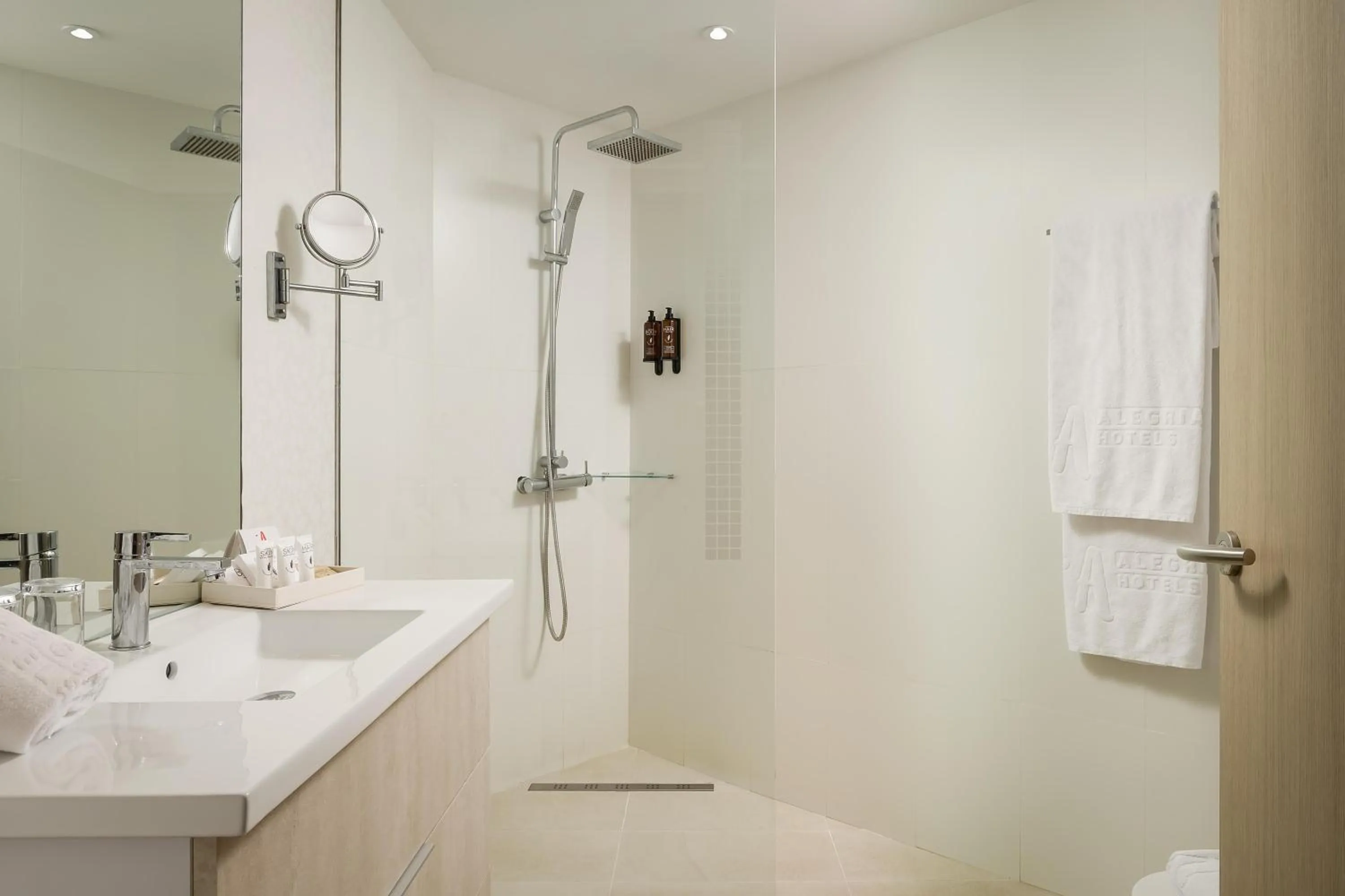 Twin Room in ALEGRIA Mar Mediterrania 4 Sup Adults Only