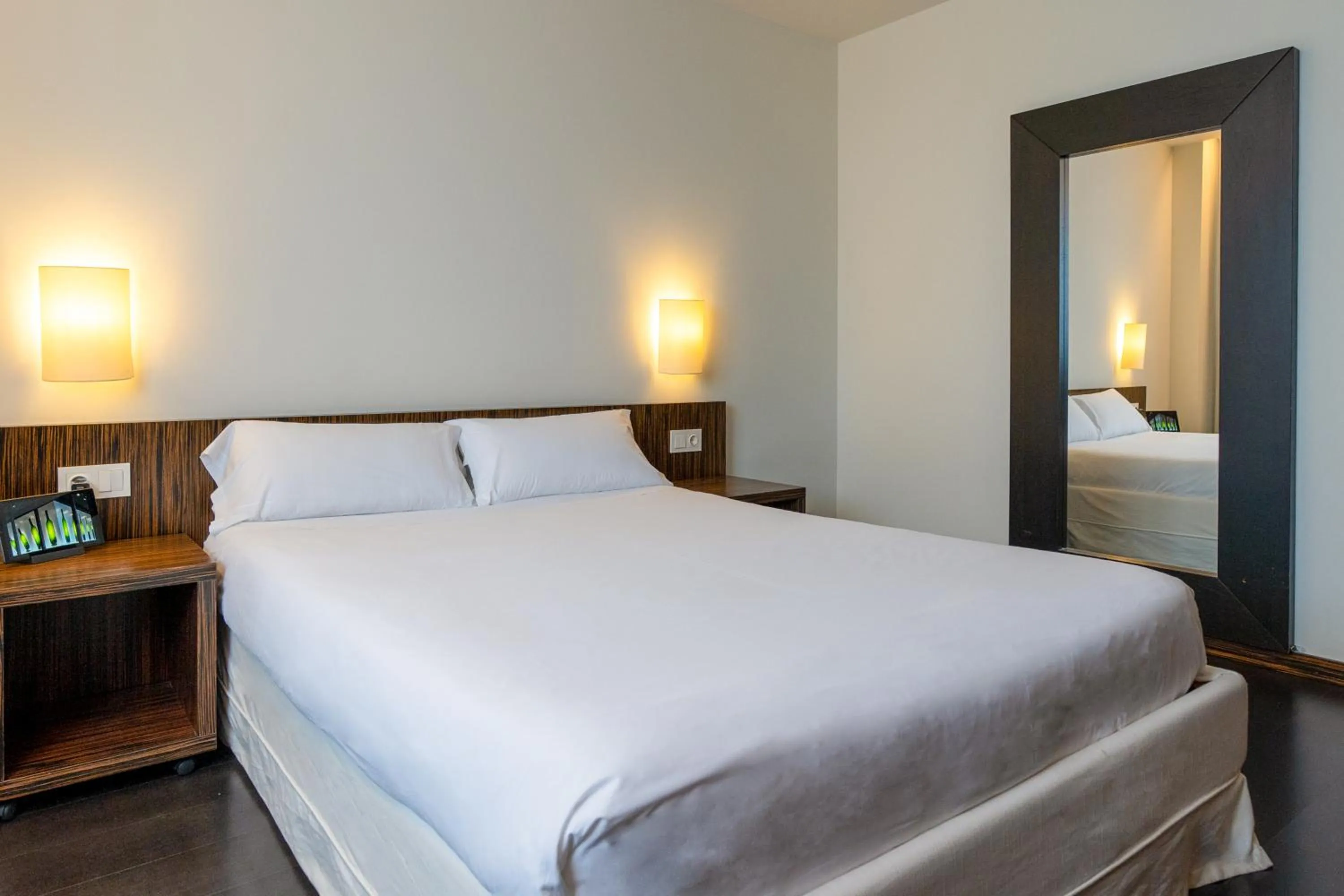 Large Double Room in ETH Rioja