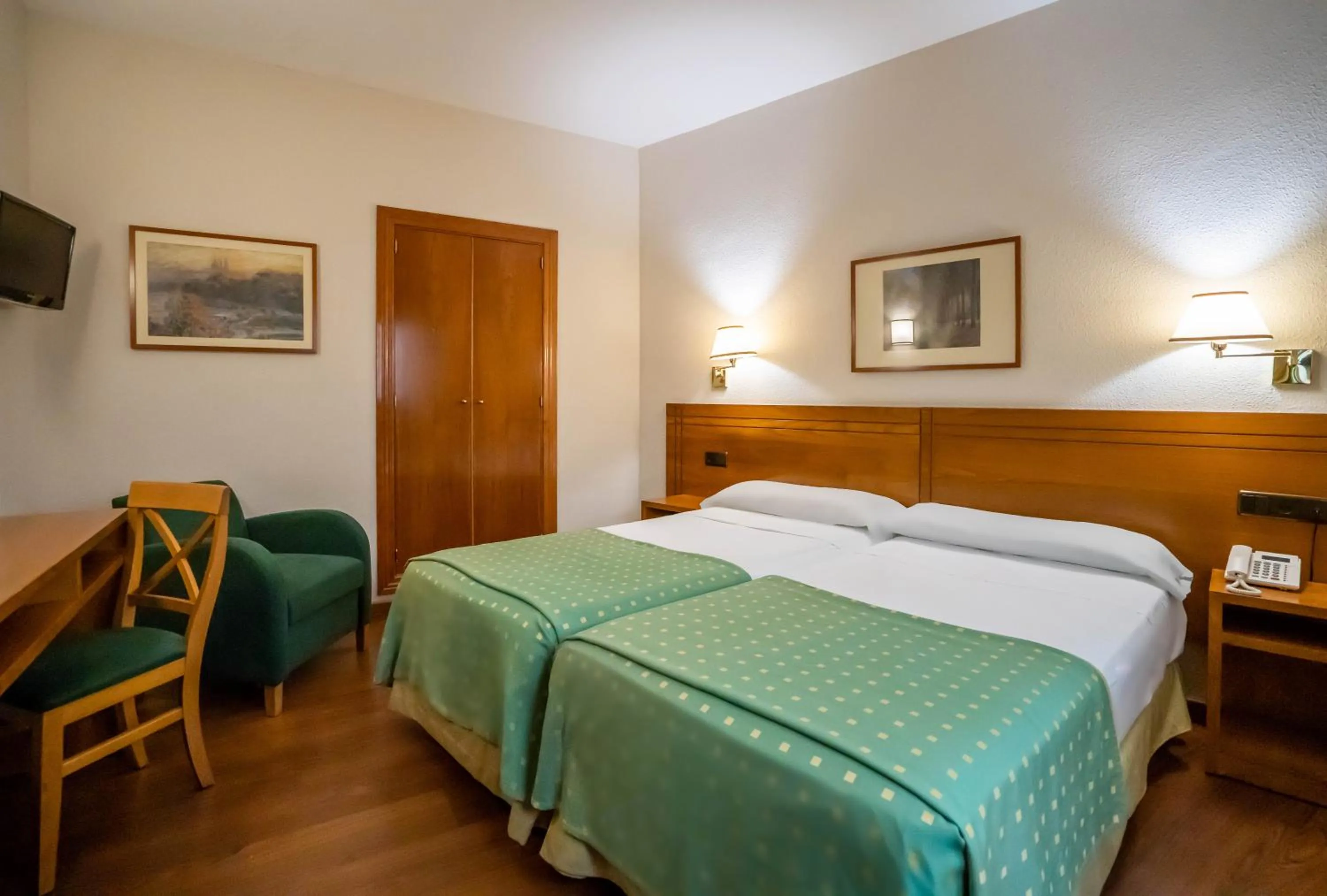 Budget Twin Room in YIT Conquista de Toledo