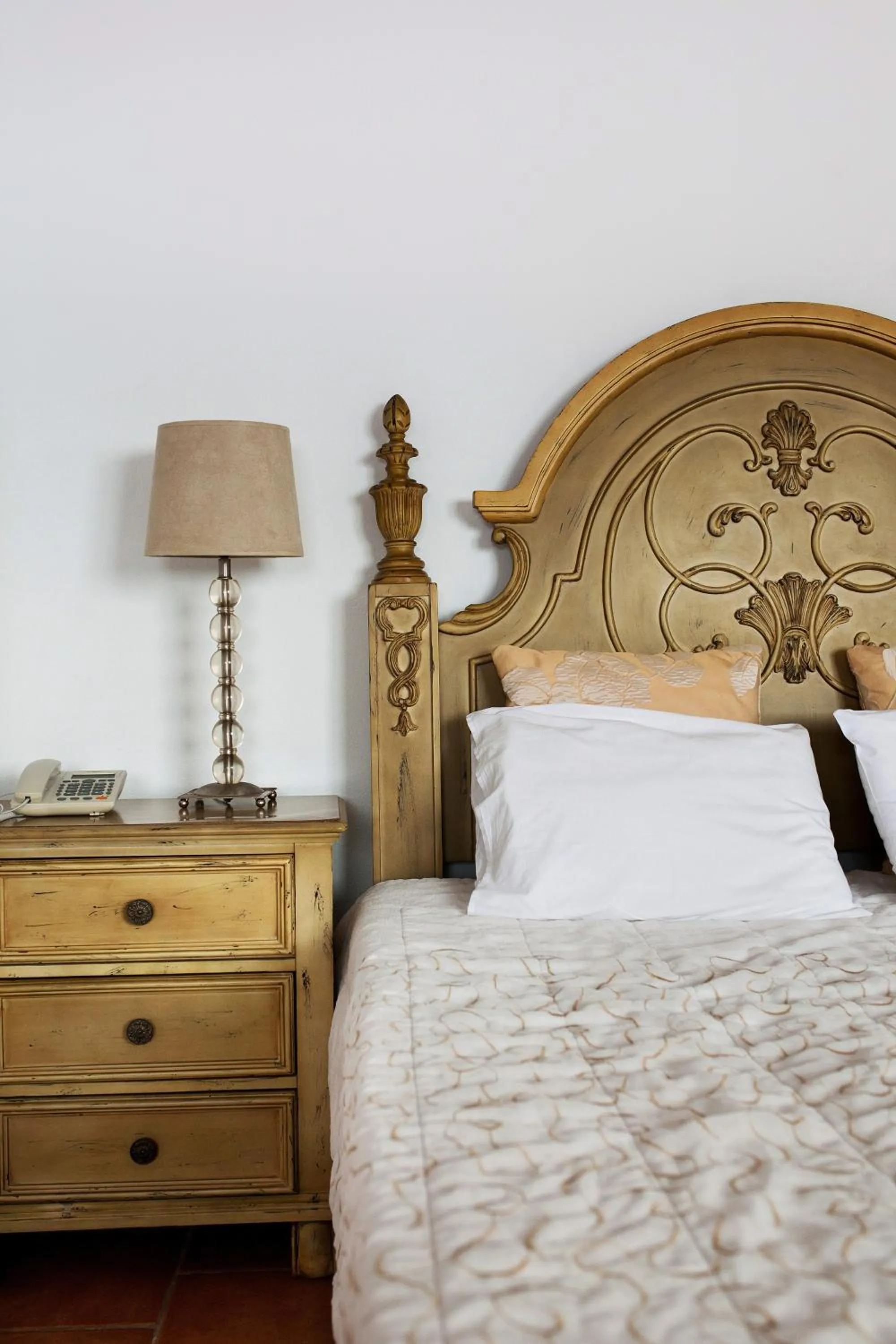 Two-Bedroom VIP Suite Outdoor Hot tub & Caldera View in Suites of the Gods Cave Spa Hotel