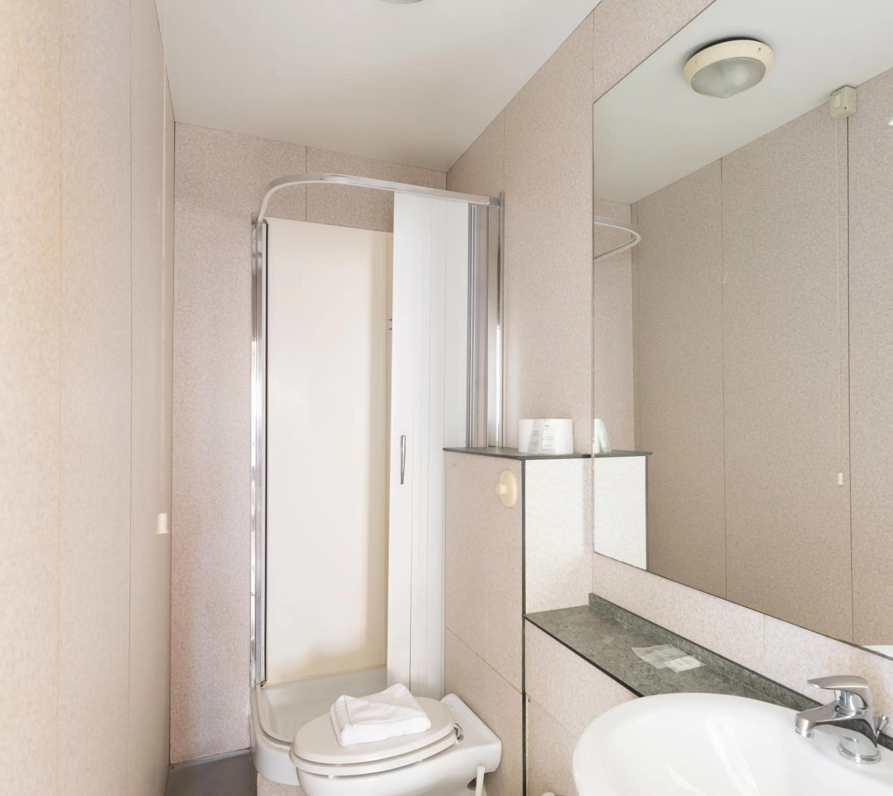 Basic Triple Room in Hotel & Hostel 7