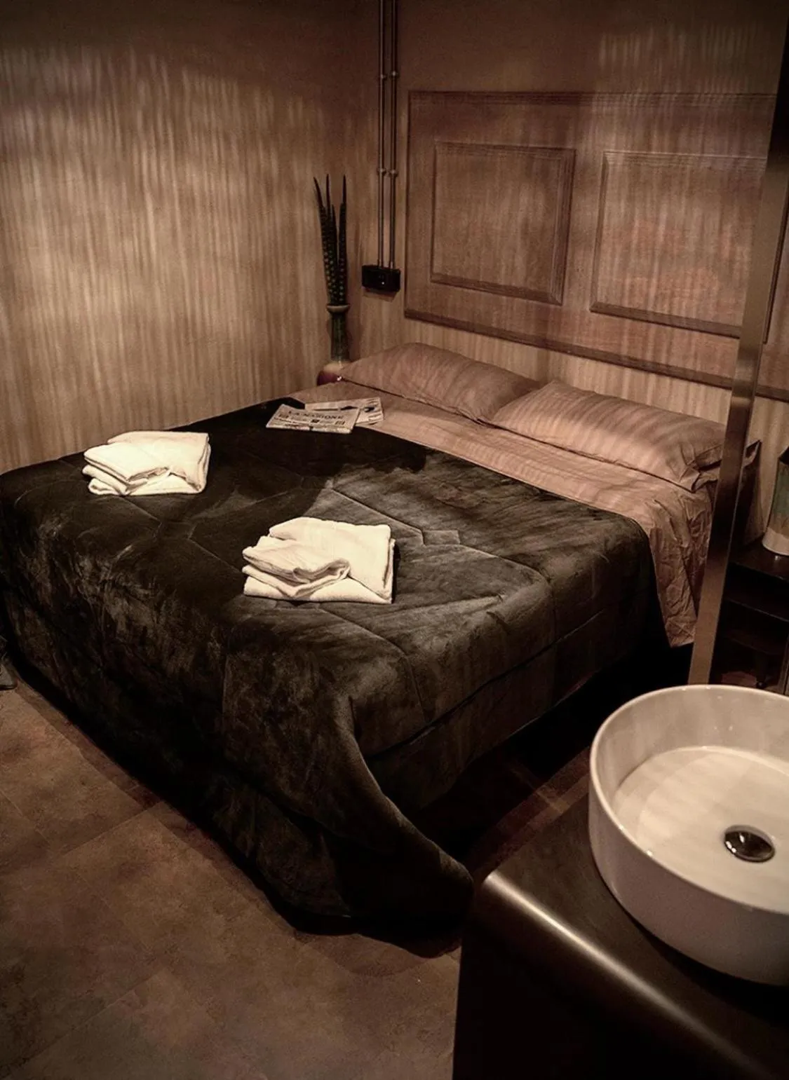 Superior Double or Twin Room with private shower & sink and with shared bathroom in Hotel & Hostel 7