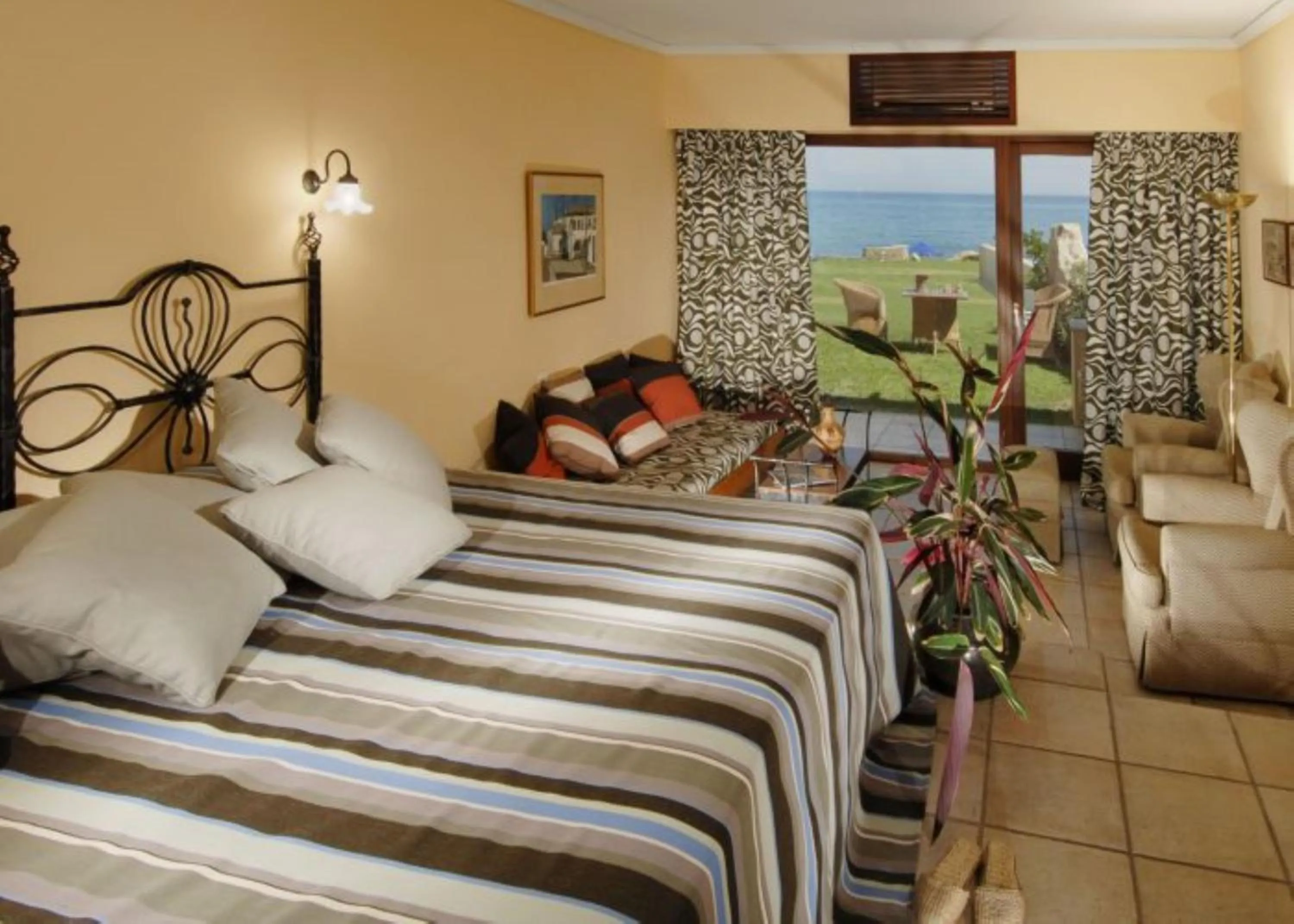 Mythica Bungalow, Beachfront in Aquila Rithymna Beach