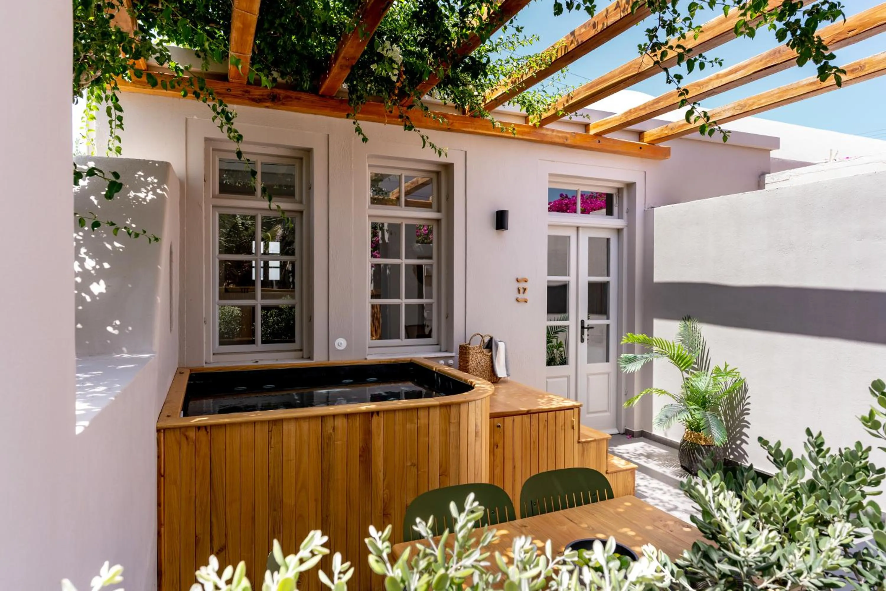 Suite with outdoor Jetted Hot Tub  in Marillia Village