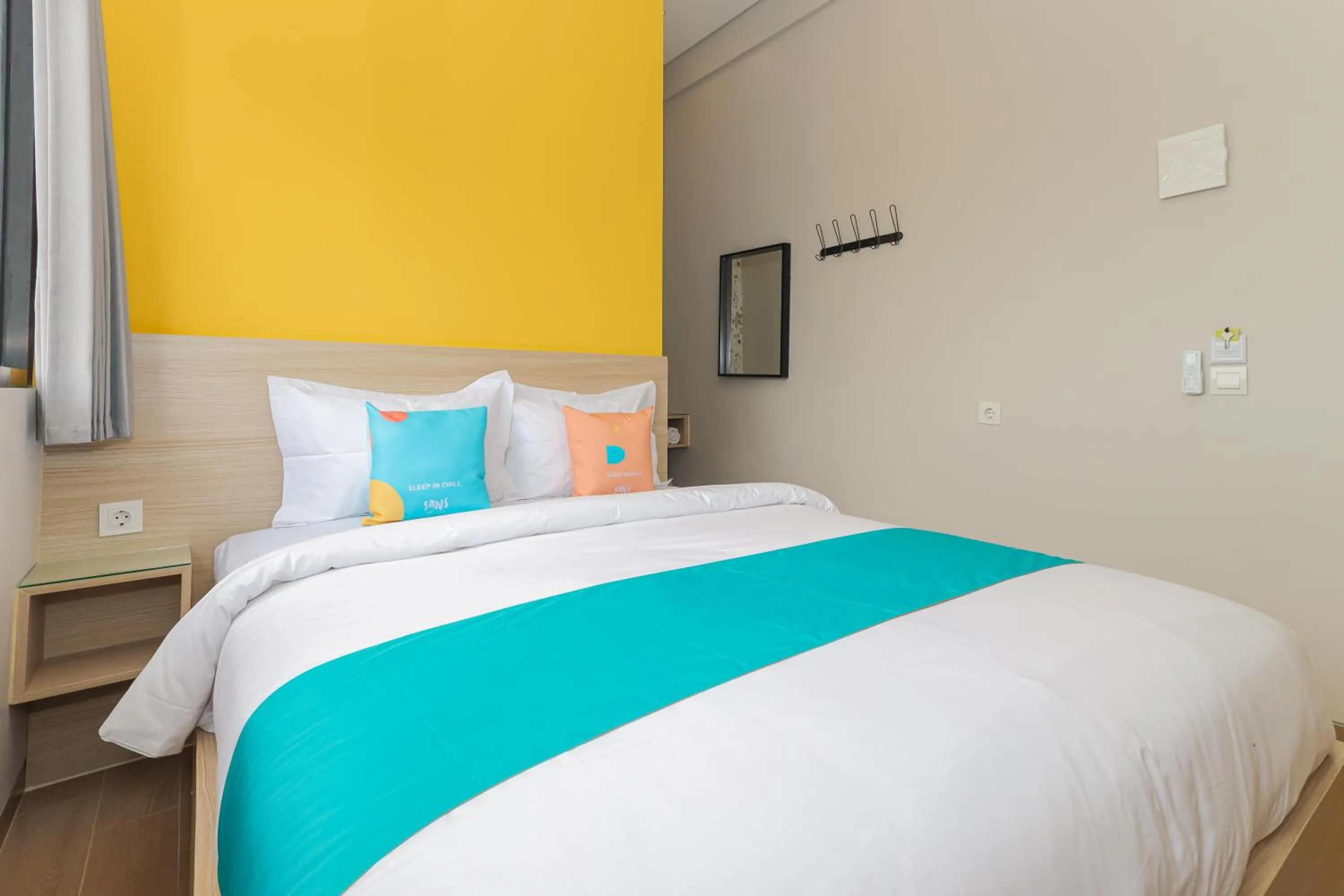 Superior Double Room in Sans Hotel Clover Ace Surabaya by RedDoorz