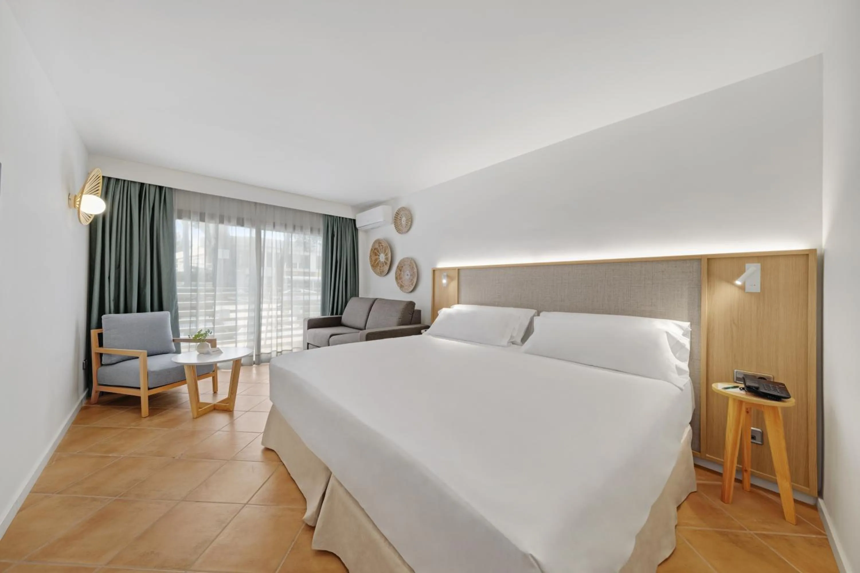 Superior Side Sea View  (2 adults + 1 child) in Occidental Cala Viñas