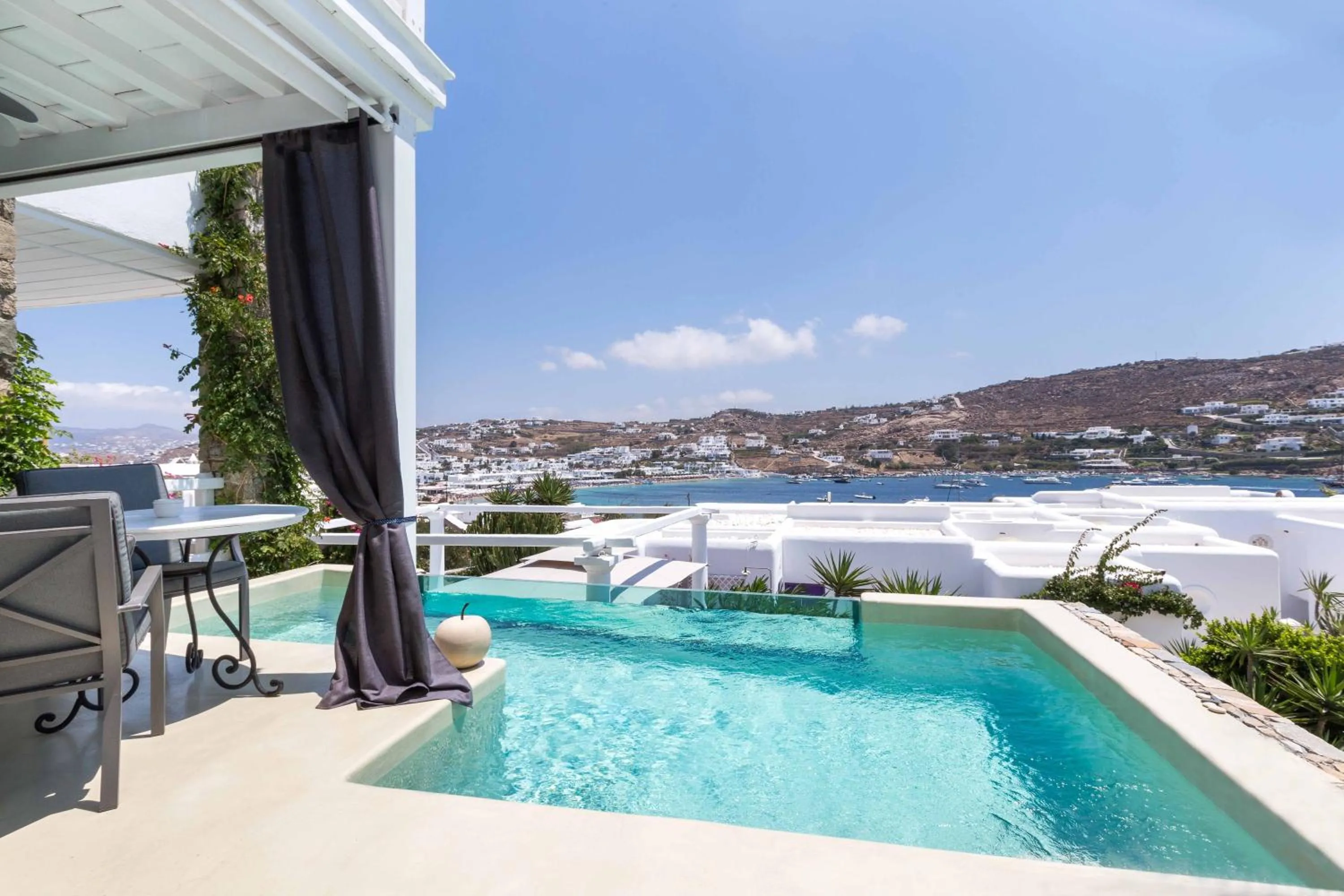 Suite with Pool in Kivotos Mykonos - Preferred Hotels & Resorts