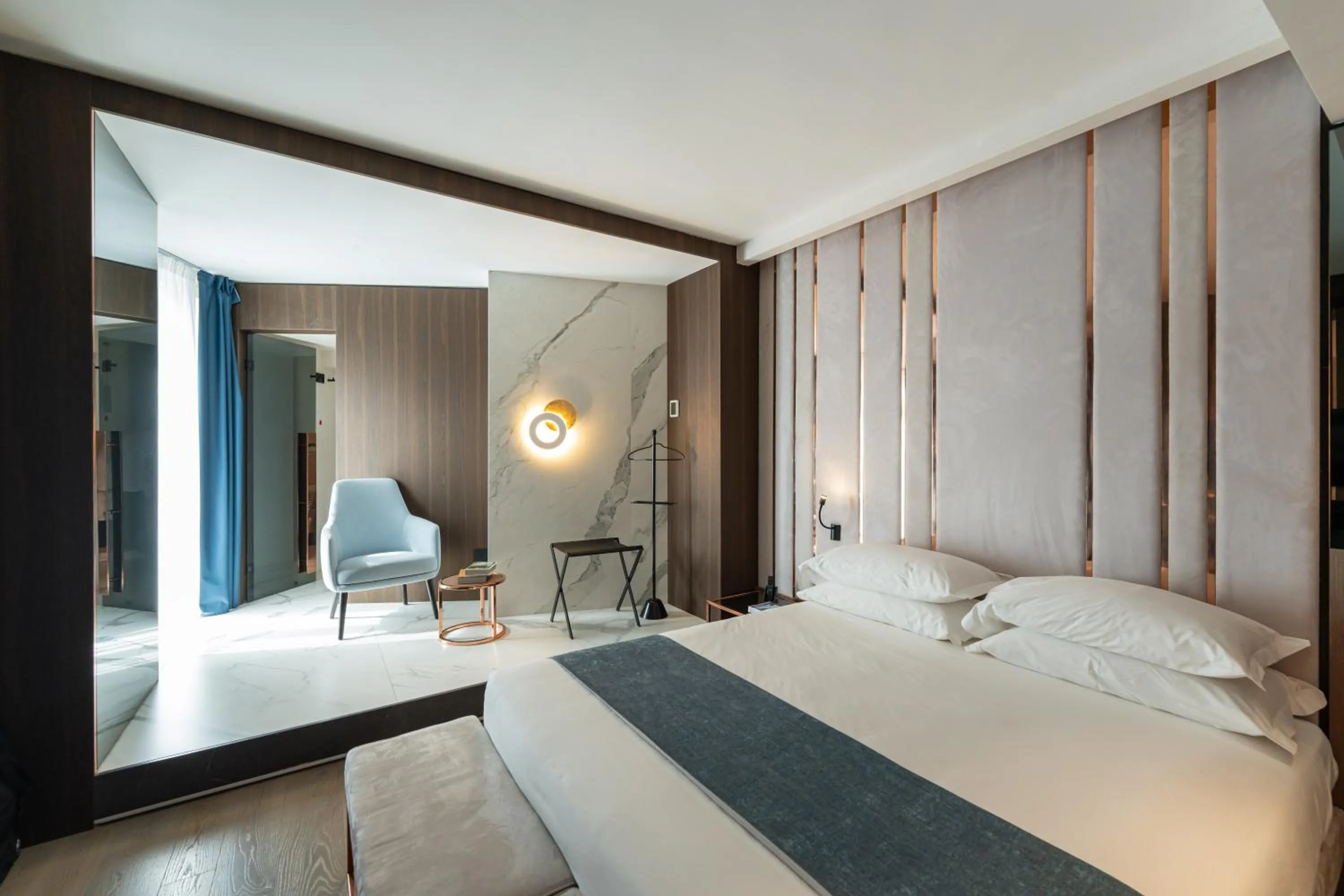 Deluxe Double Room in Agra Suites