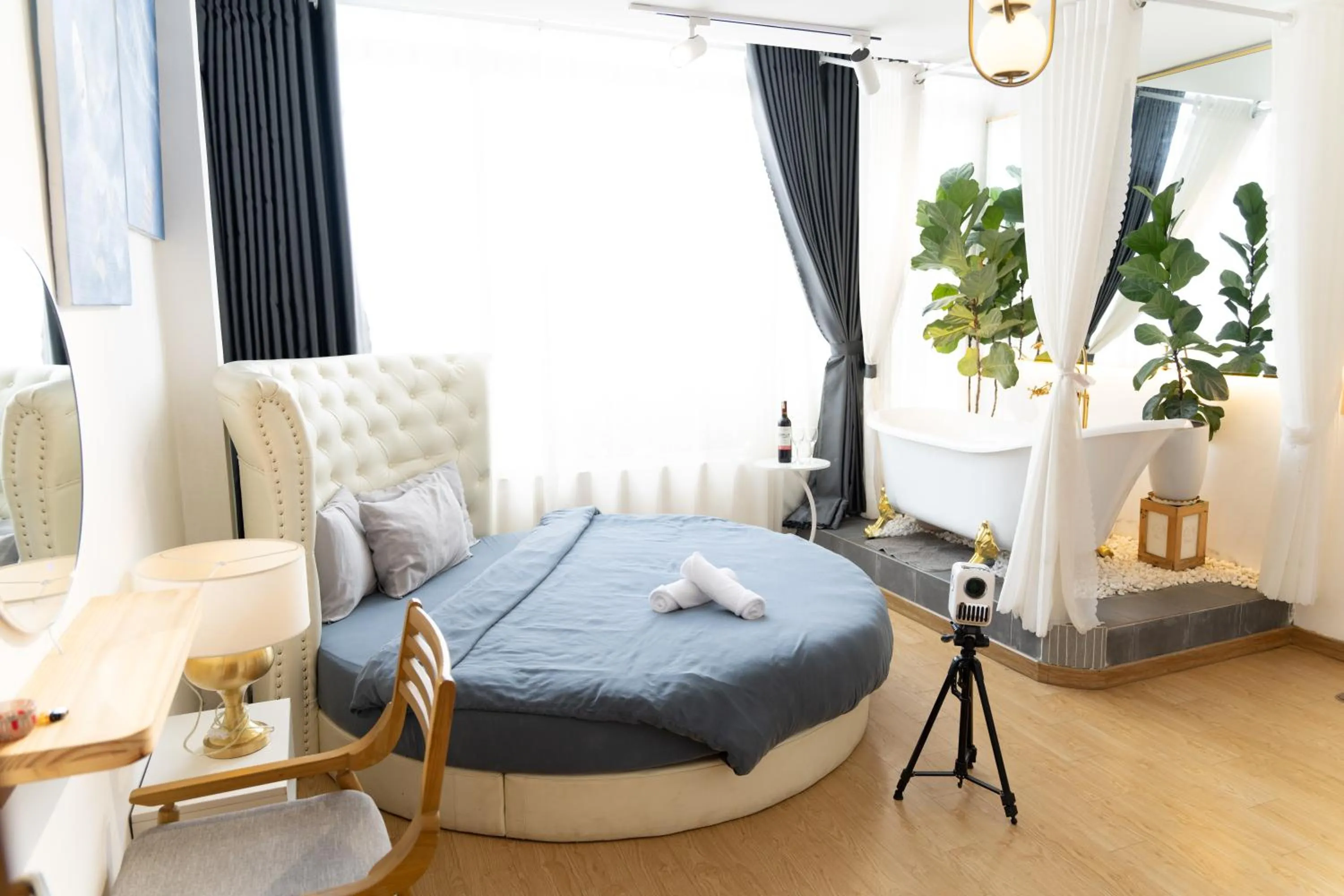 King Suite with Spa Bath in AMIGO Luxury Palace- Cạnh Chợ Đêm Đà Lạt