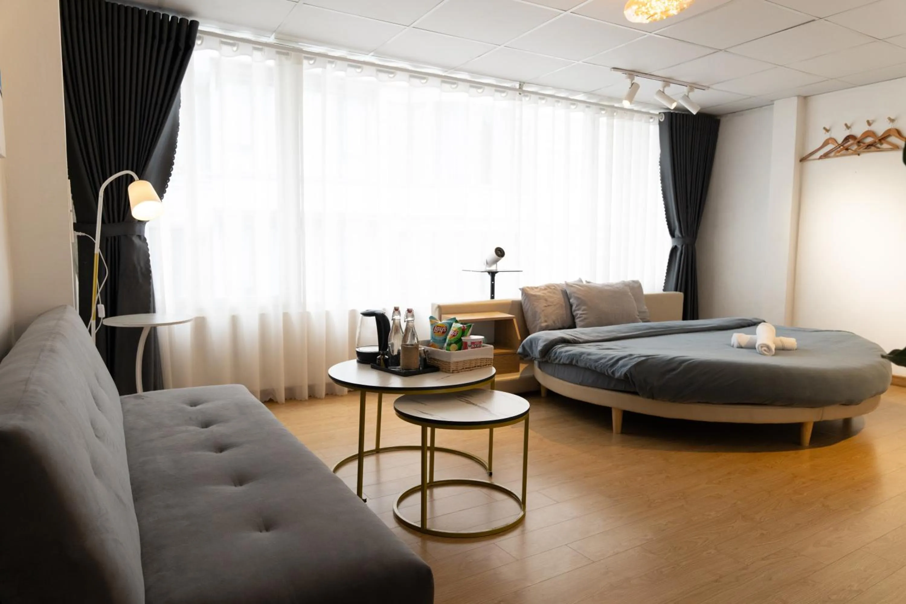 Classic One-Bedroom Apartment with King Bed in AMIGO Luxury Palace- Cạnh Chợ Đêm Đà Lạt