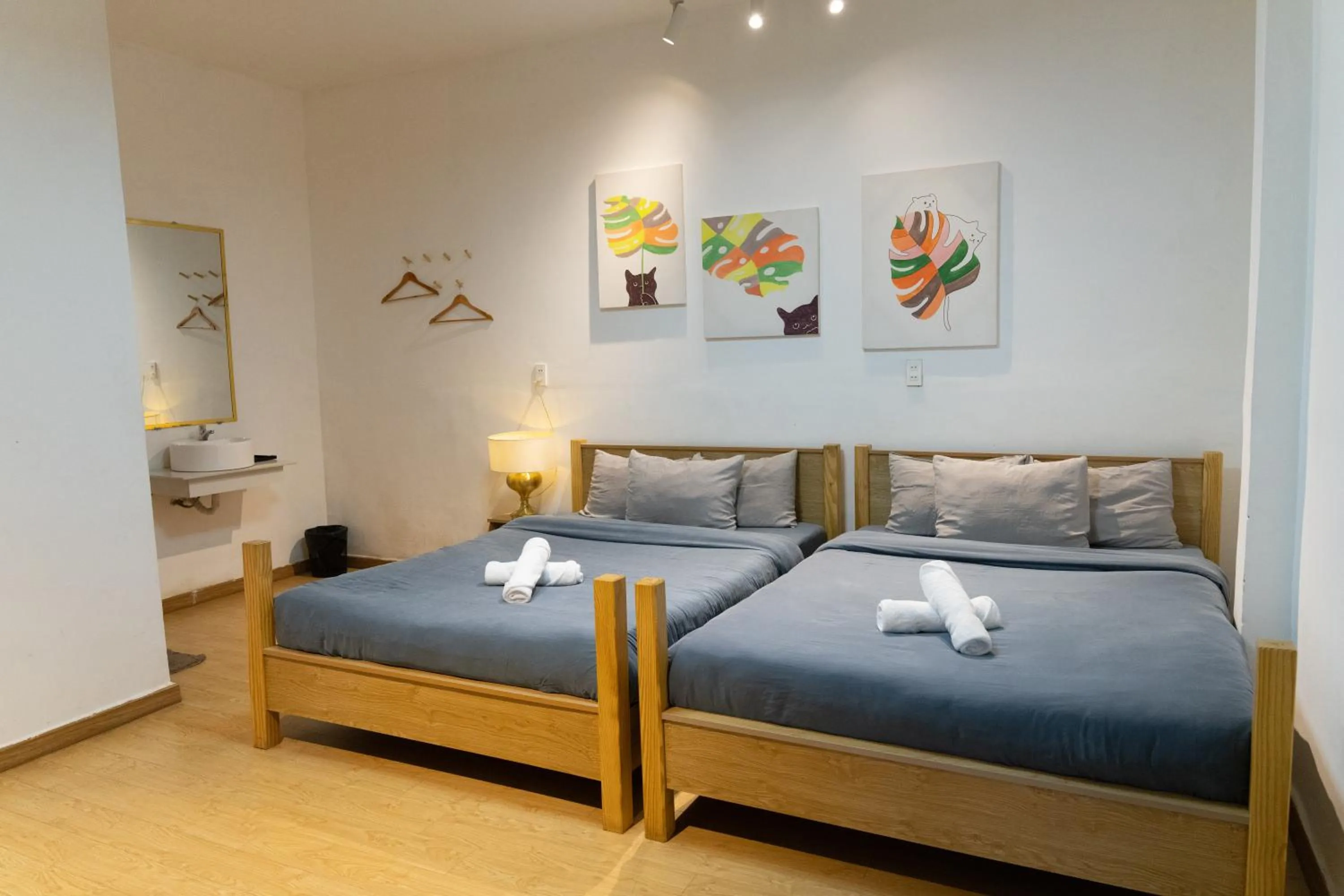 Queen Room with Two Queen Beds in AMIGO Luxury Palace- Cạnh Chợ Đêm Đà Lạt