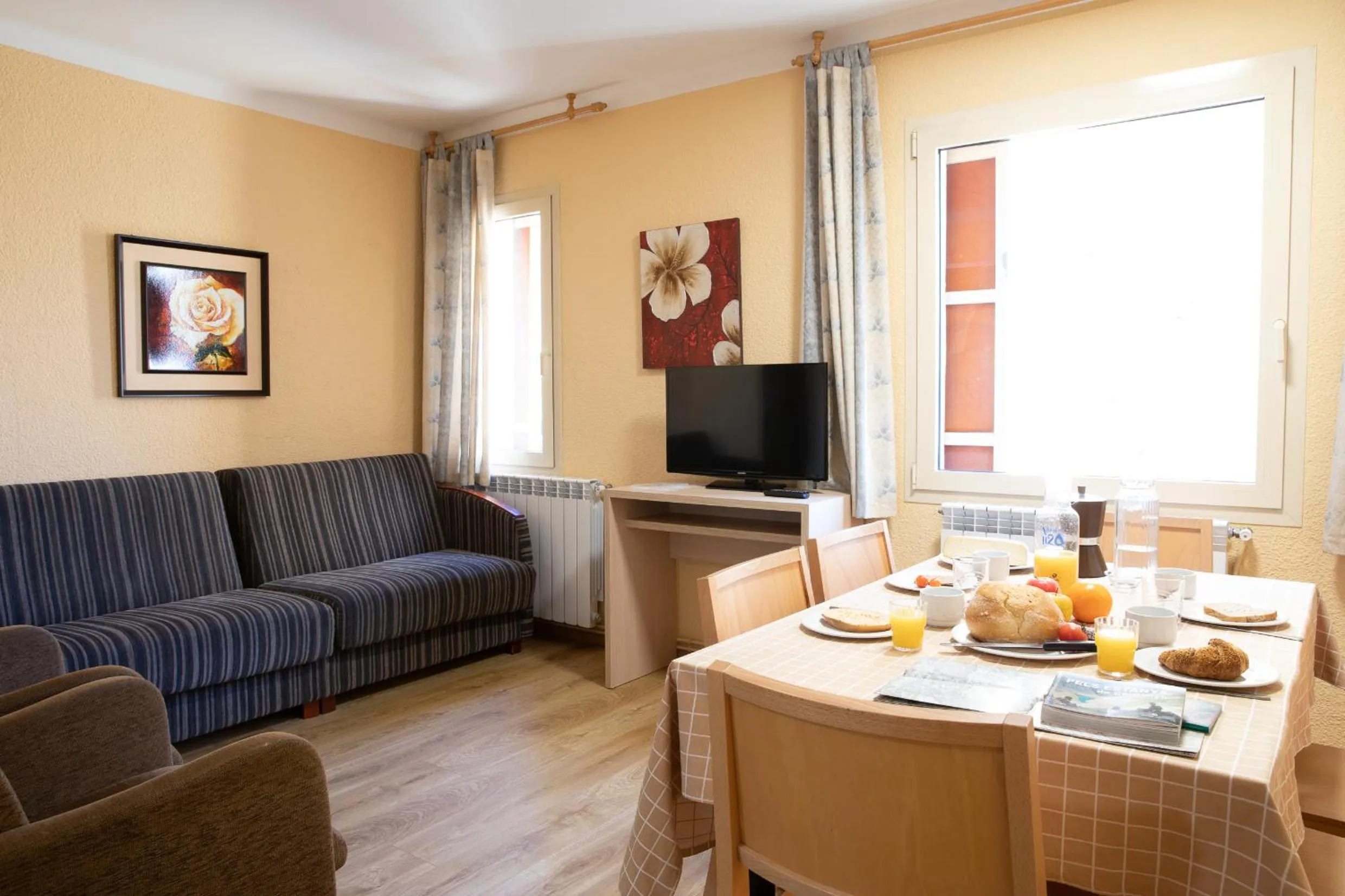 Two-Bedroom Apartment (4-6 Adults) in Cerdanya Viva Ecoestades