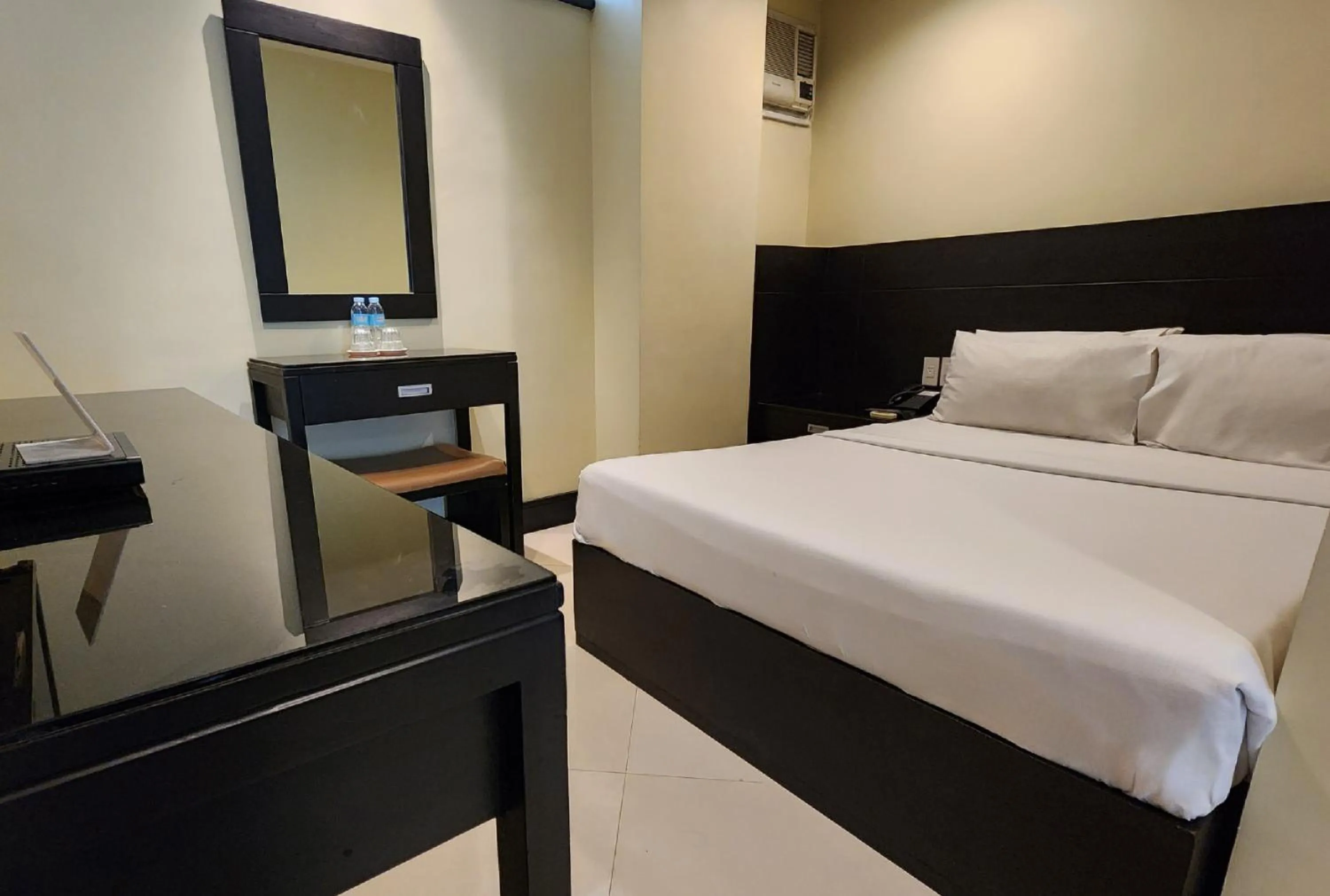 Double Room in Green Glass Hotel