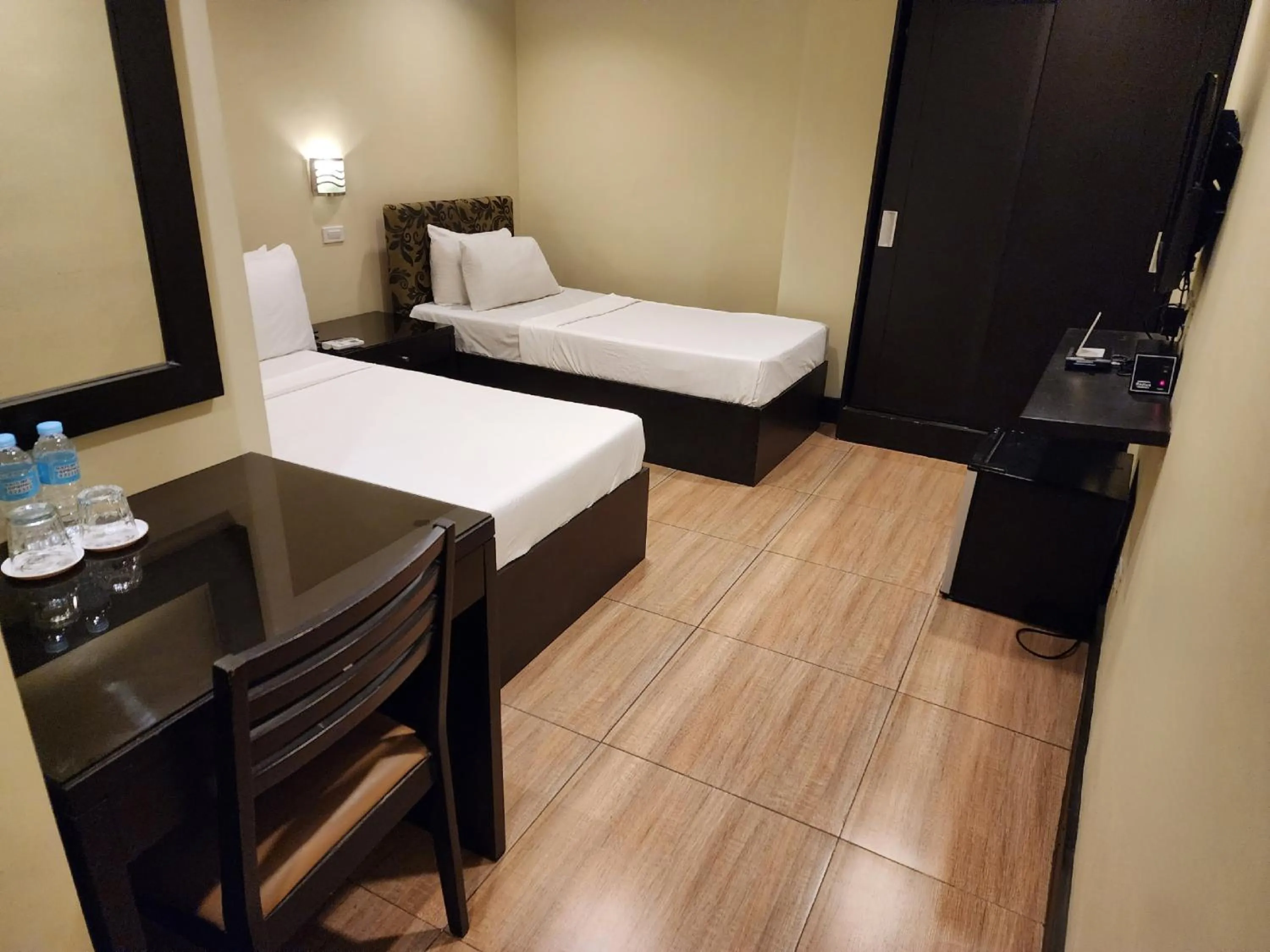 Deluxe Twin Room in Green Glass Hotel