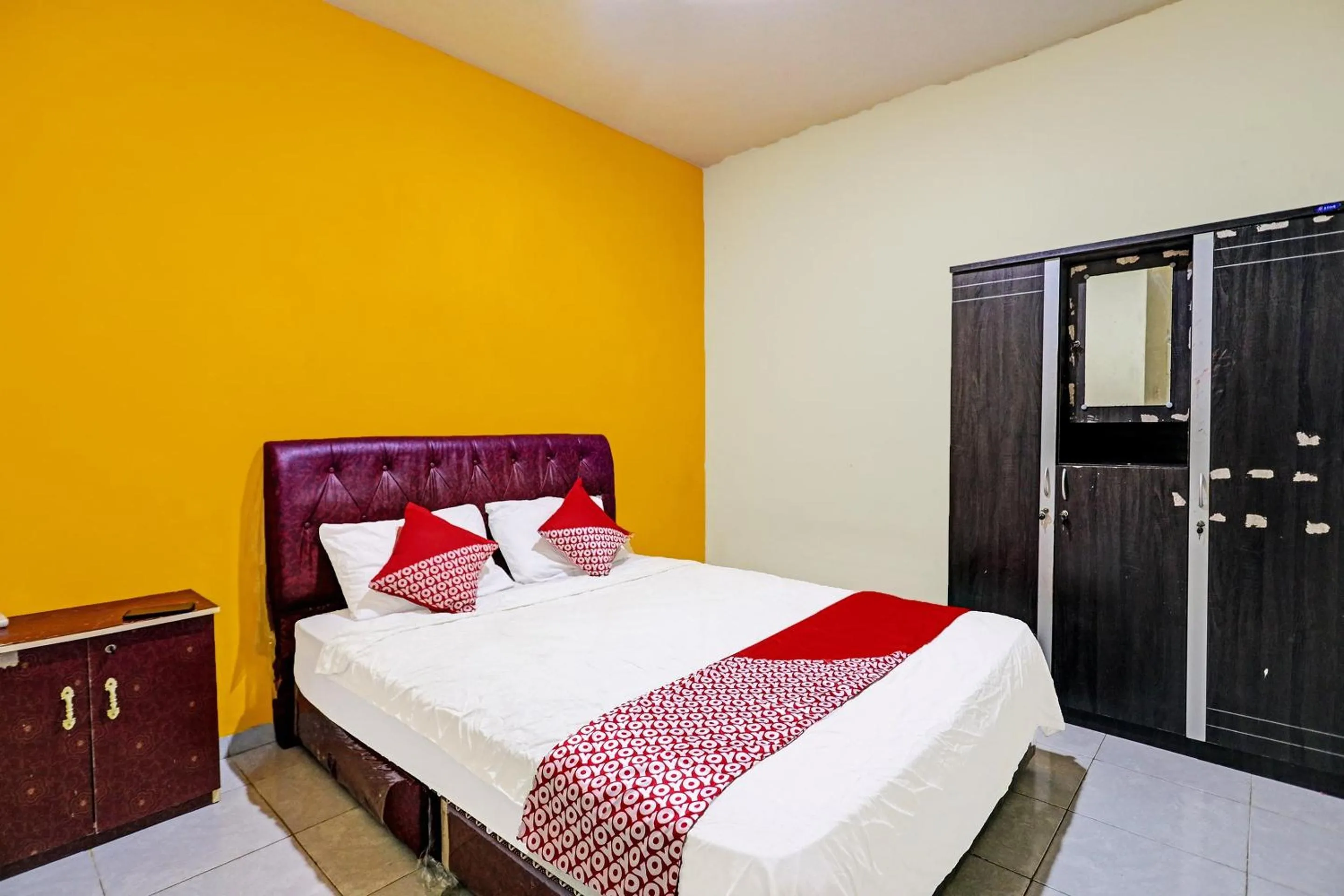 Deluxe Double Room in Hotel O Hasan House SyariahNearPelabuhan Feri Harbor Bay