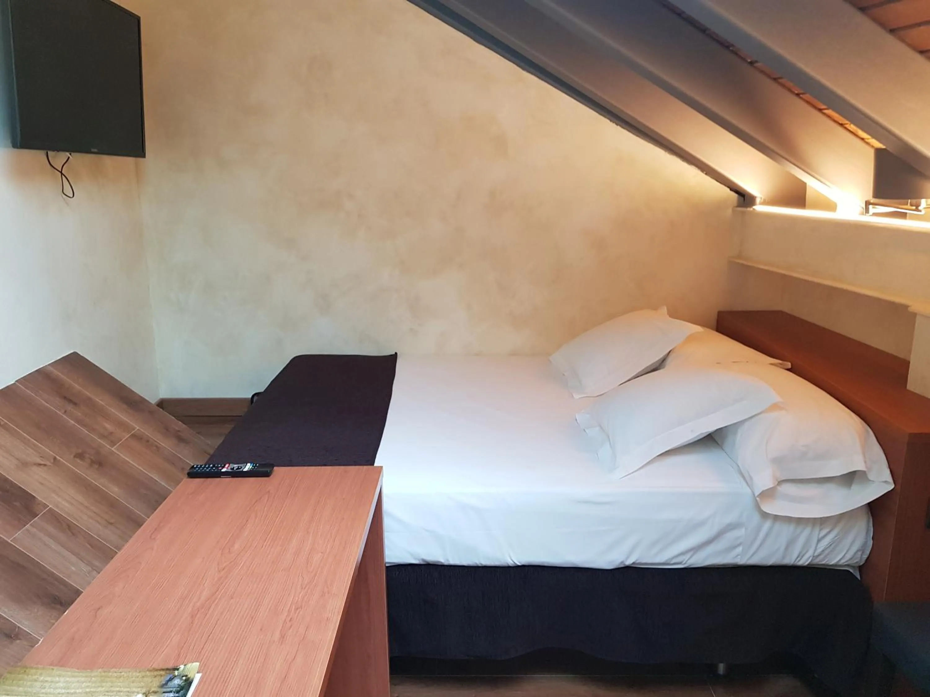 Deluxe Economy Double Room with Small Double Bed in Hotel Las Leyendas
