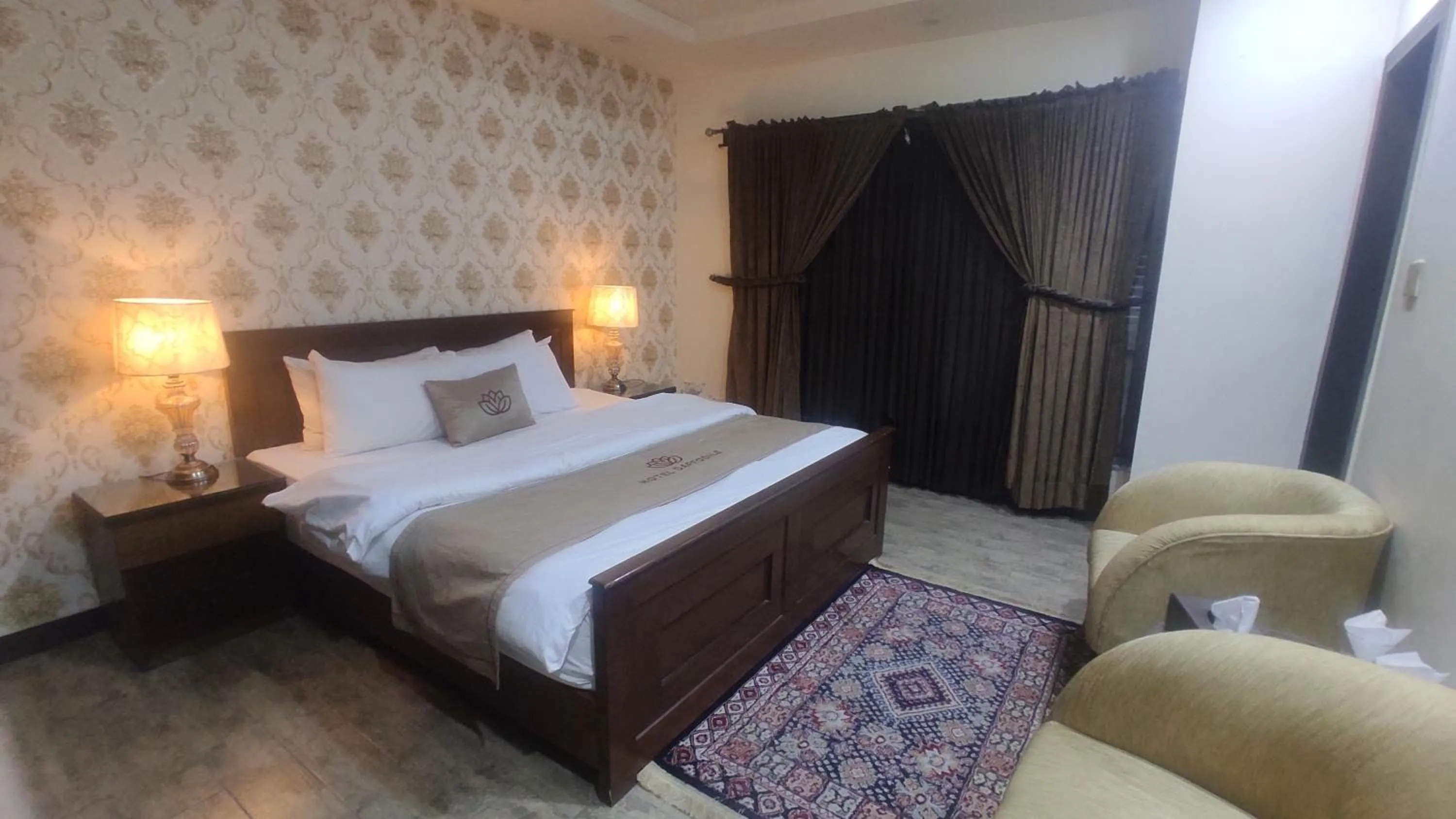 Deluxe Double Room (2 Adults + 1 Child) in Hotel Daffodils