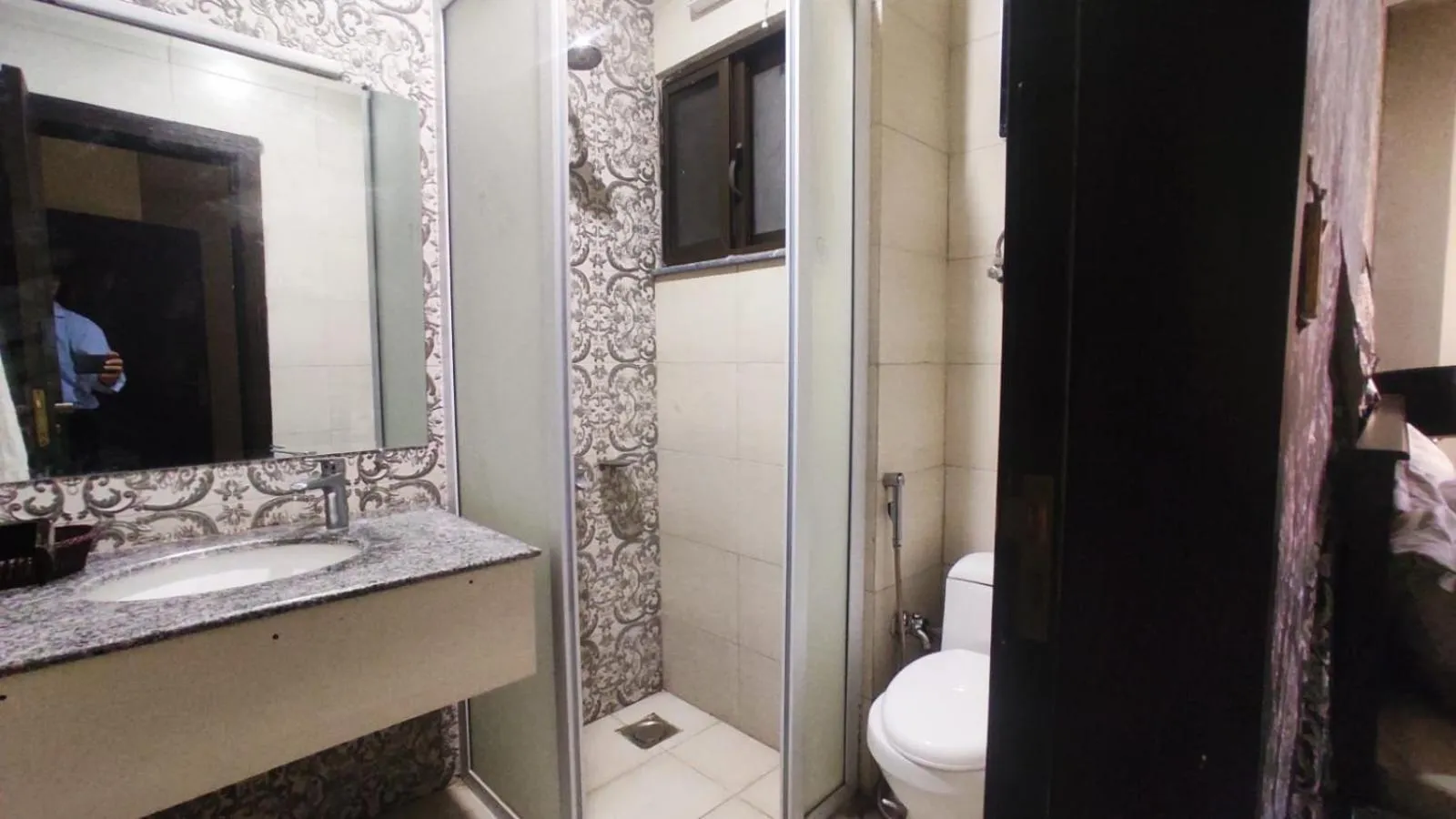 Budget Double Room in Hotel Daffodils