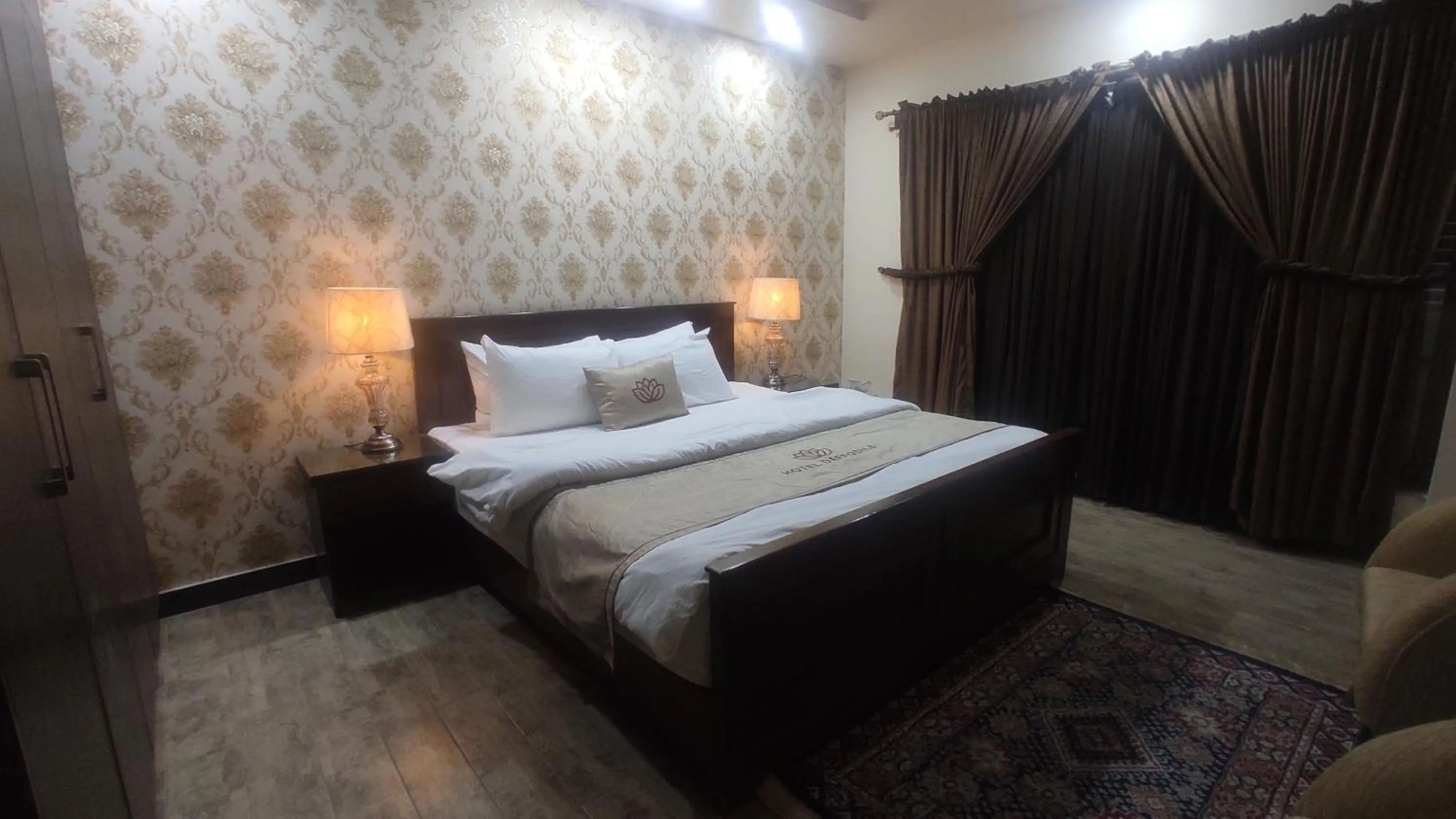 Deluxe Double Room (2 Adults + 1 Child) in Hotel Daffodils