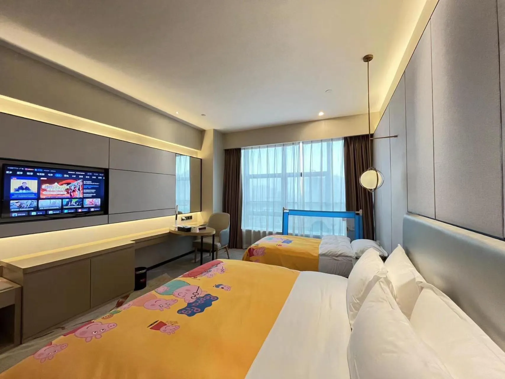 Deluxe Double Room (2 Adults + 1 Child) in Qingyuan Argyle Hotel
