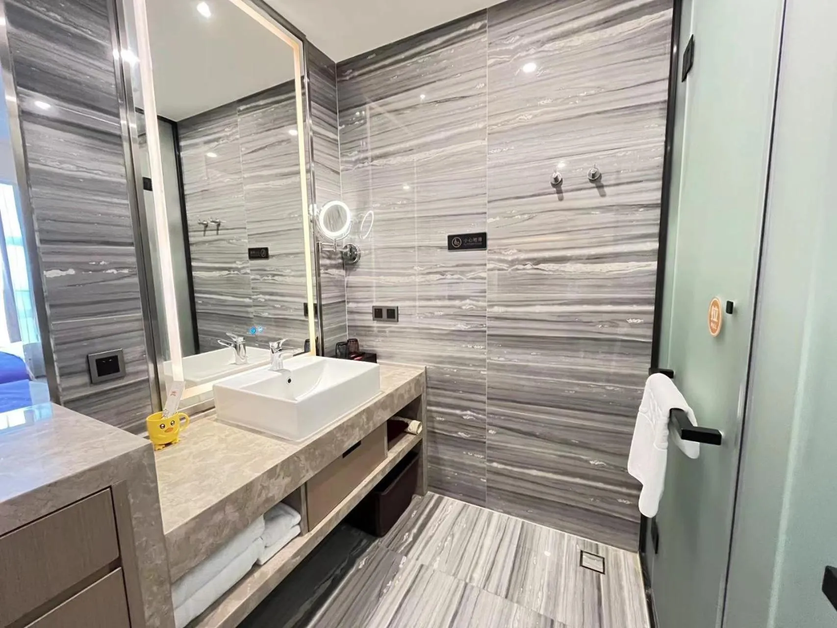 Family Twin Room in Qingyuan Argyle Hotel