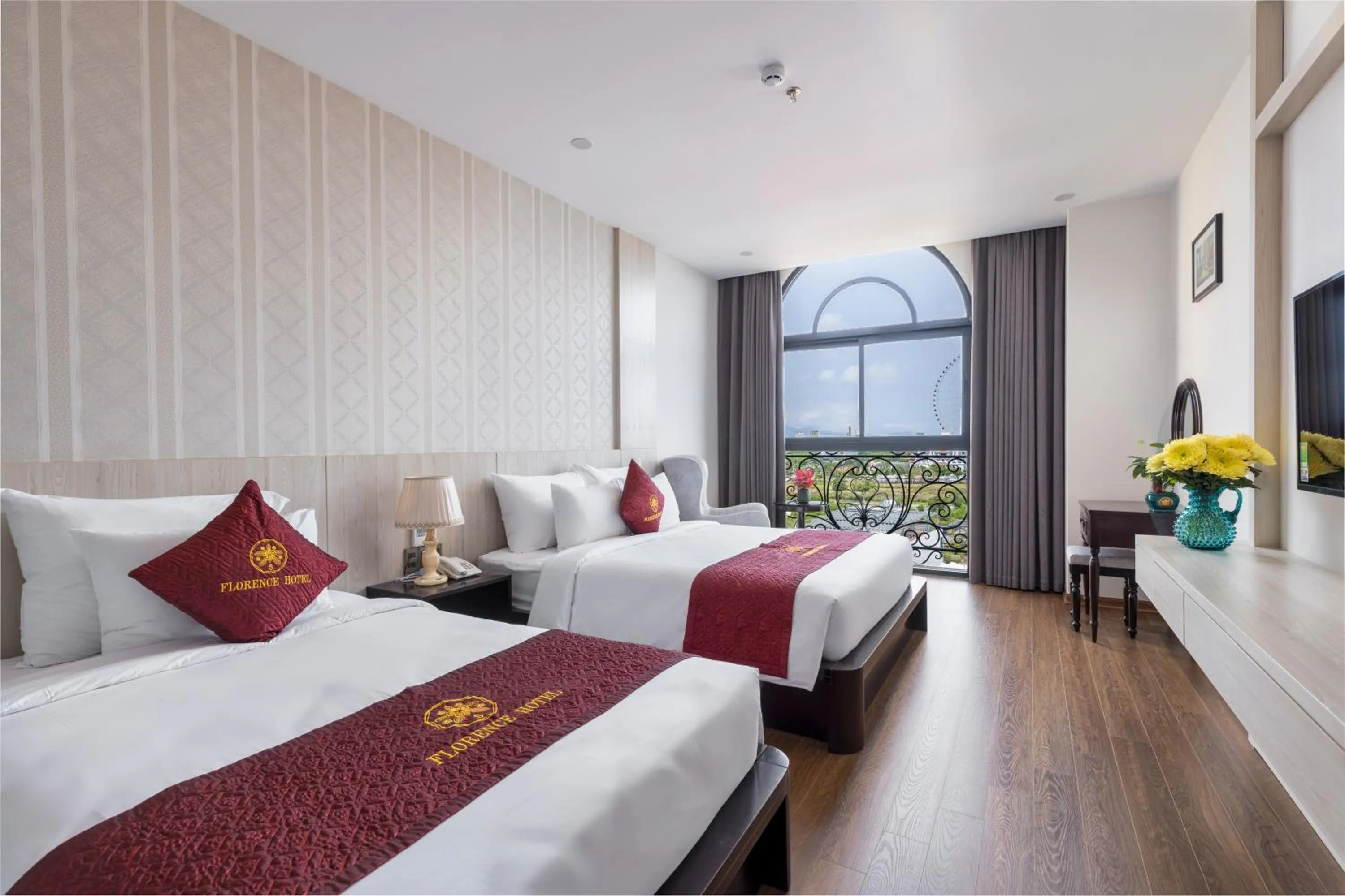 Twin Room with City View in Florence Hotel