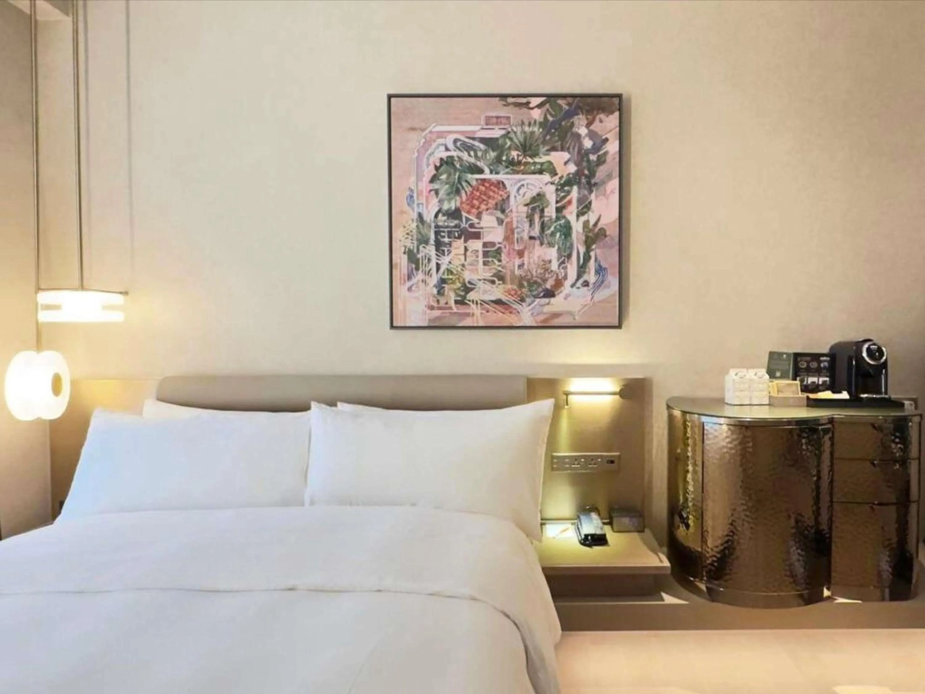 Signature Accessible Queen in Mondrian Singapore Duxton