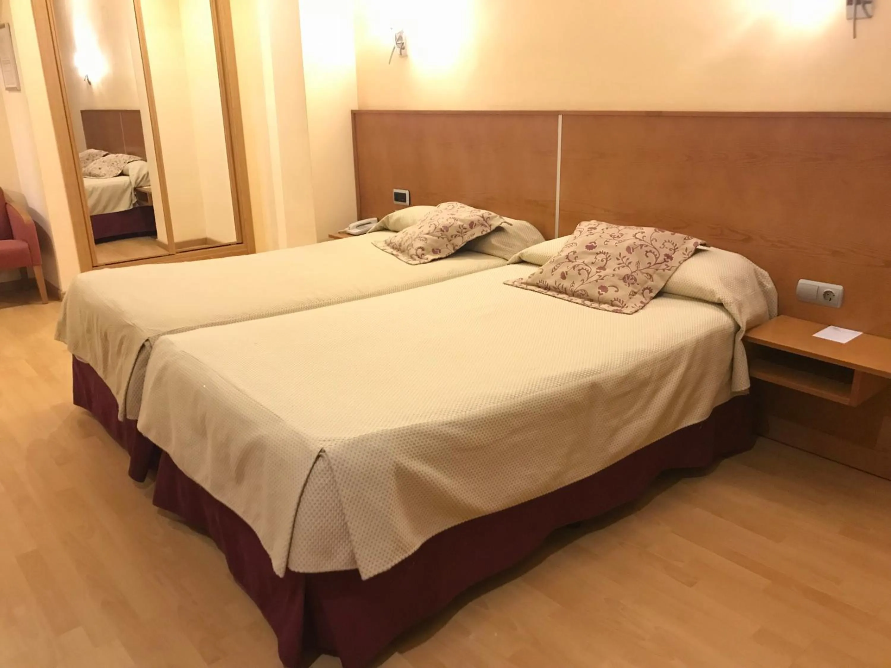 Twin Room in Hotel Alfonso VIII De Cuenca