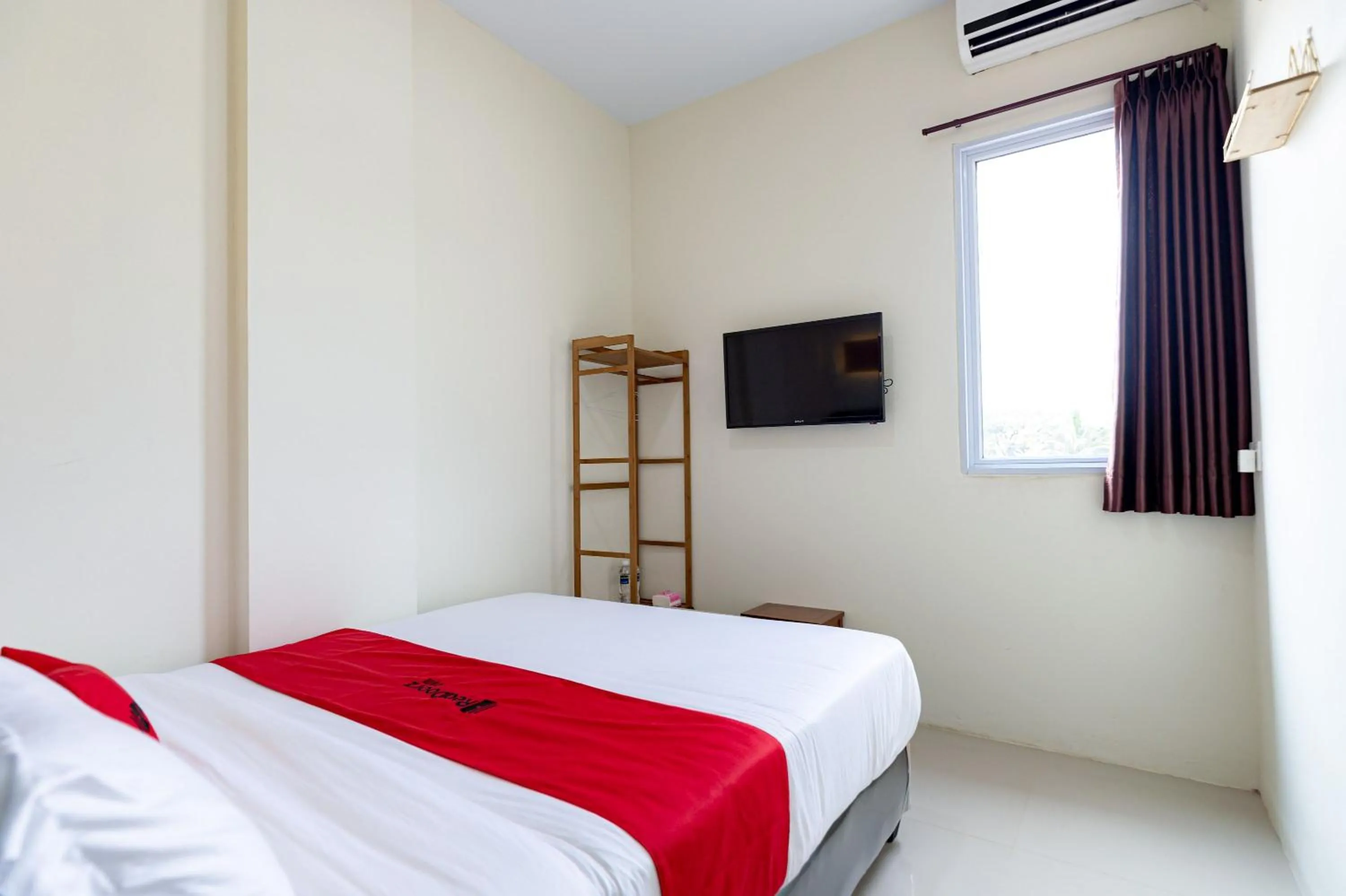 Double Room in RedDoorz Plus at Komplek ABC Batu Aji Batam