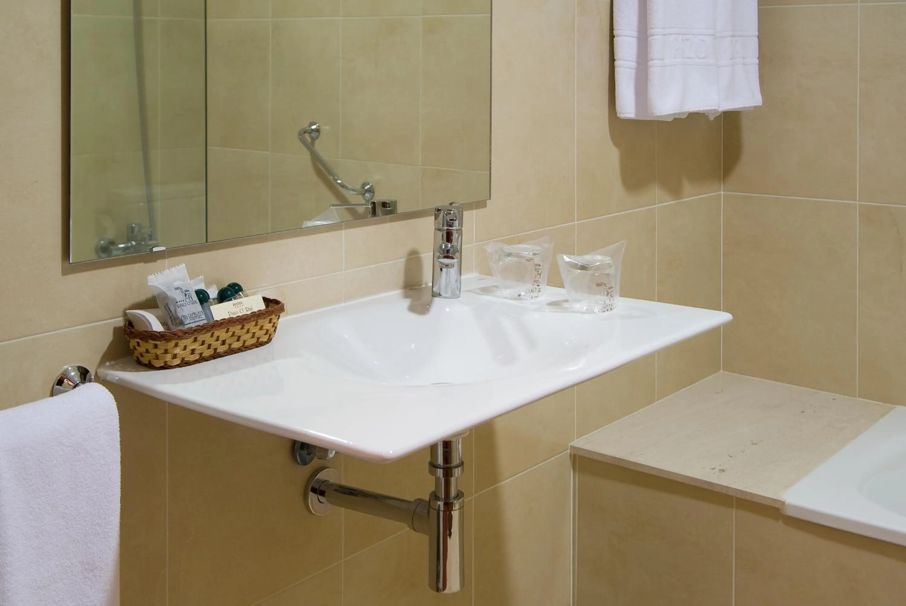 Double Room with Extra Bed (2 Adults + 1 Child) in Hotel Pazo O Rial