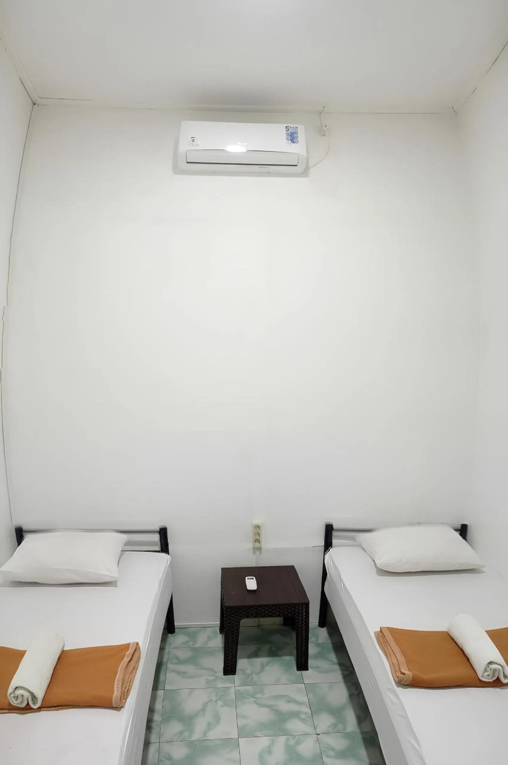 Budget Twin Room in Komodo Indah Hotel