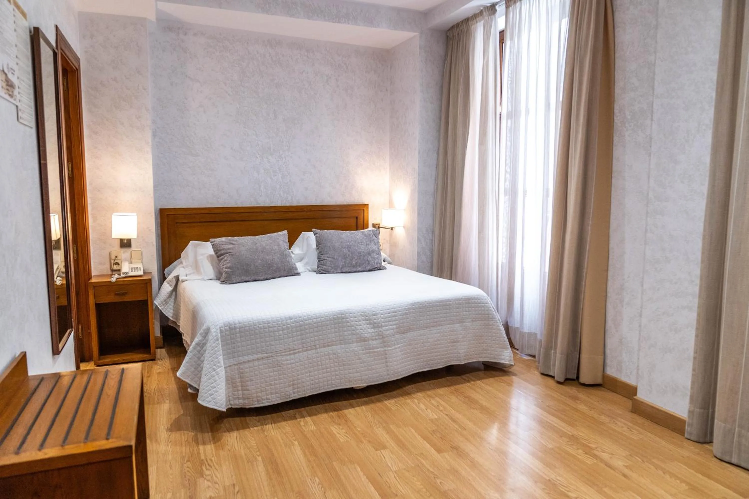 King Room in Hotel Granada Centro