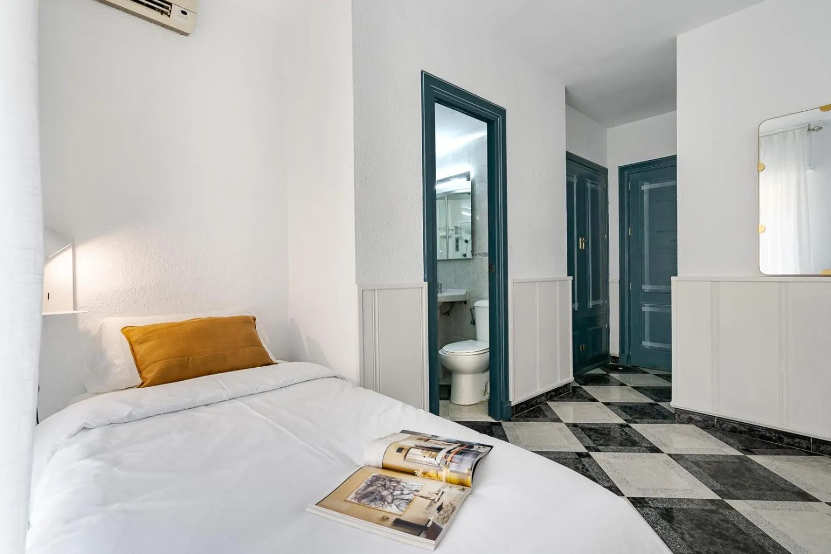 Single Room in Hotel Agur