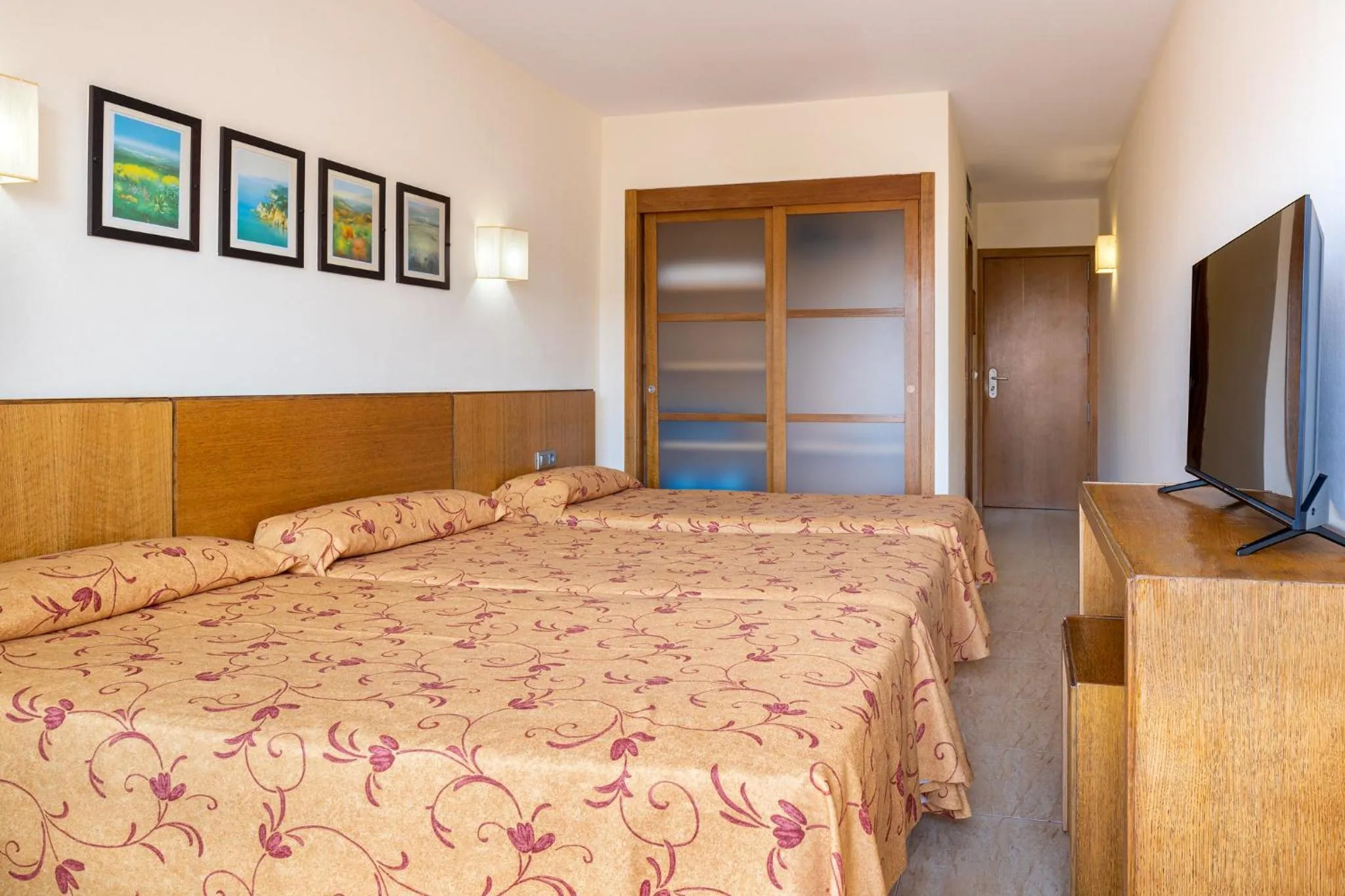 Superior Twin Room (2 adults) in htop Palm Beach & SPA #htopEnjoy