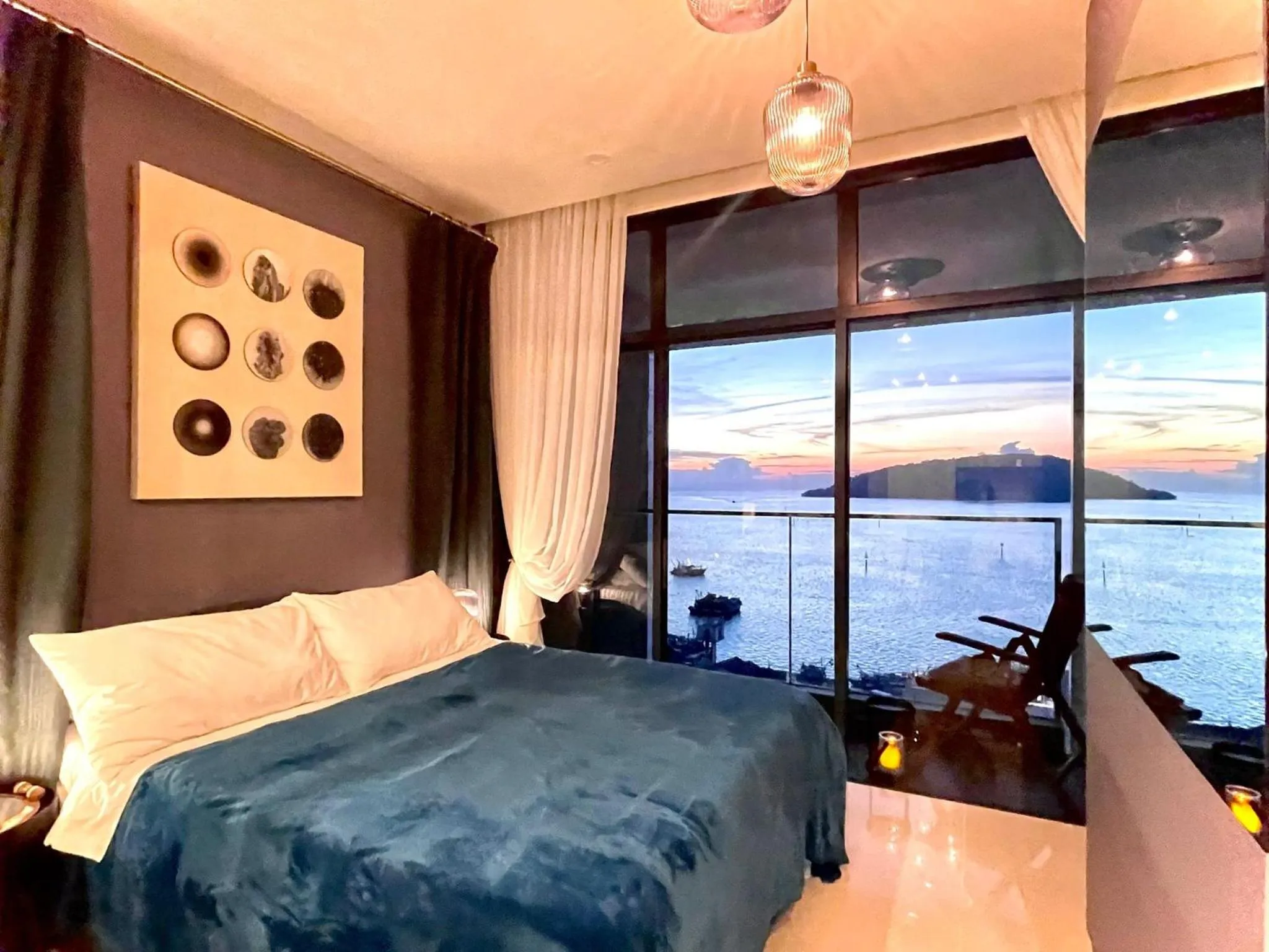 Deluxe One-Bedroom Apartment with Harbor View in Seaview Bliss Studio By Tropical Elegance