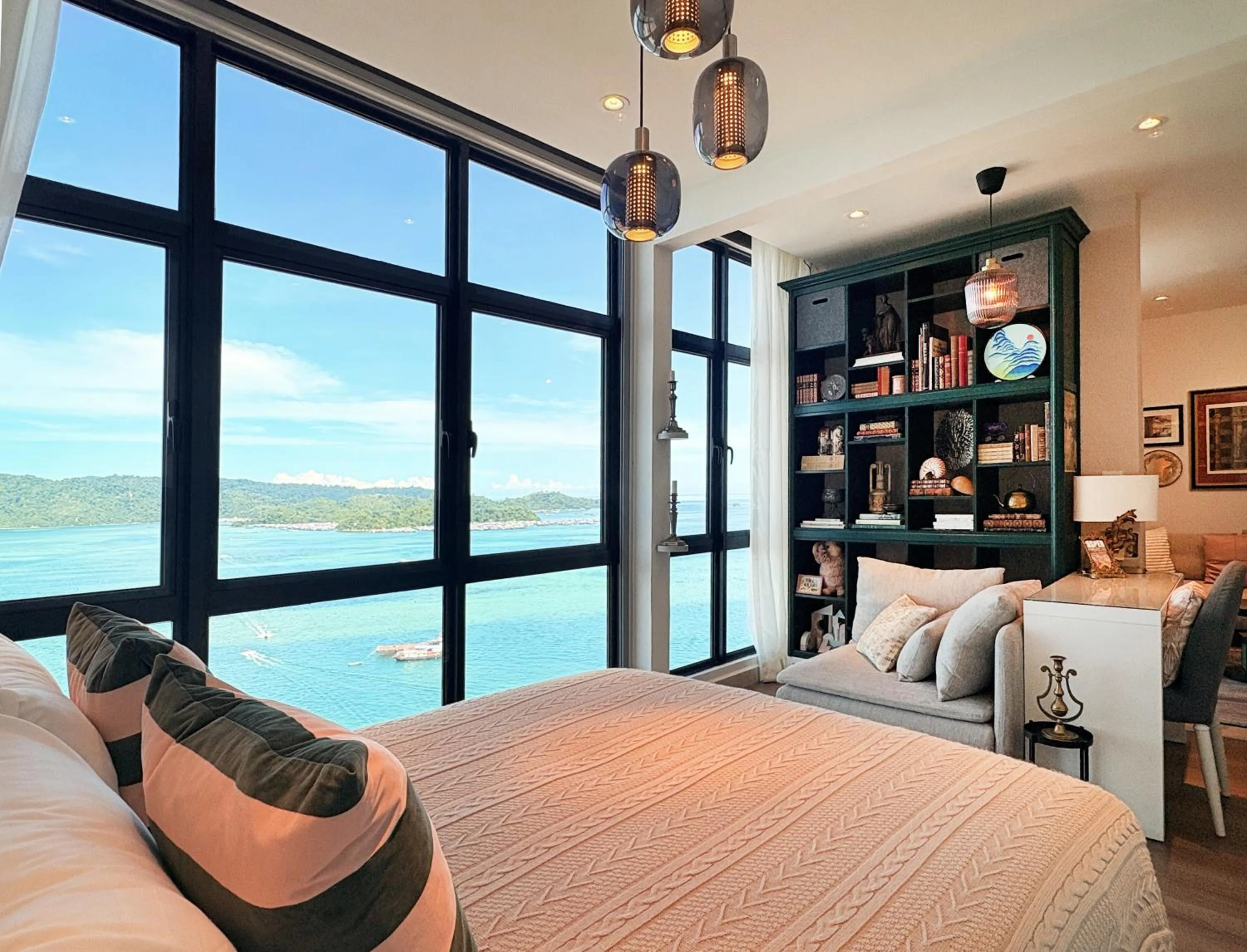 One-Bedroom Apartment with Balcony and Sea View in Seaview Bliss Studio By Tropical Elegance