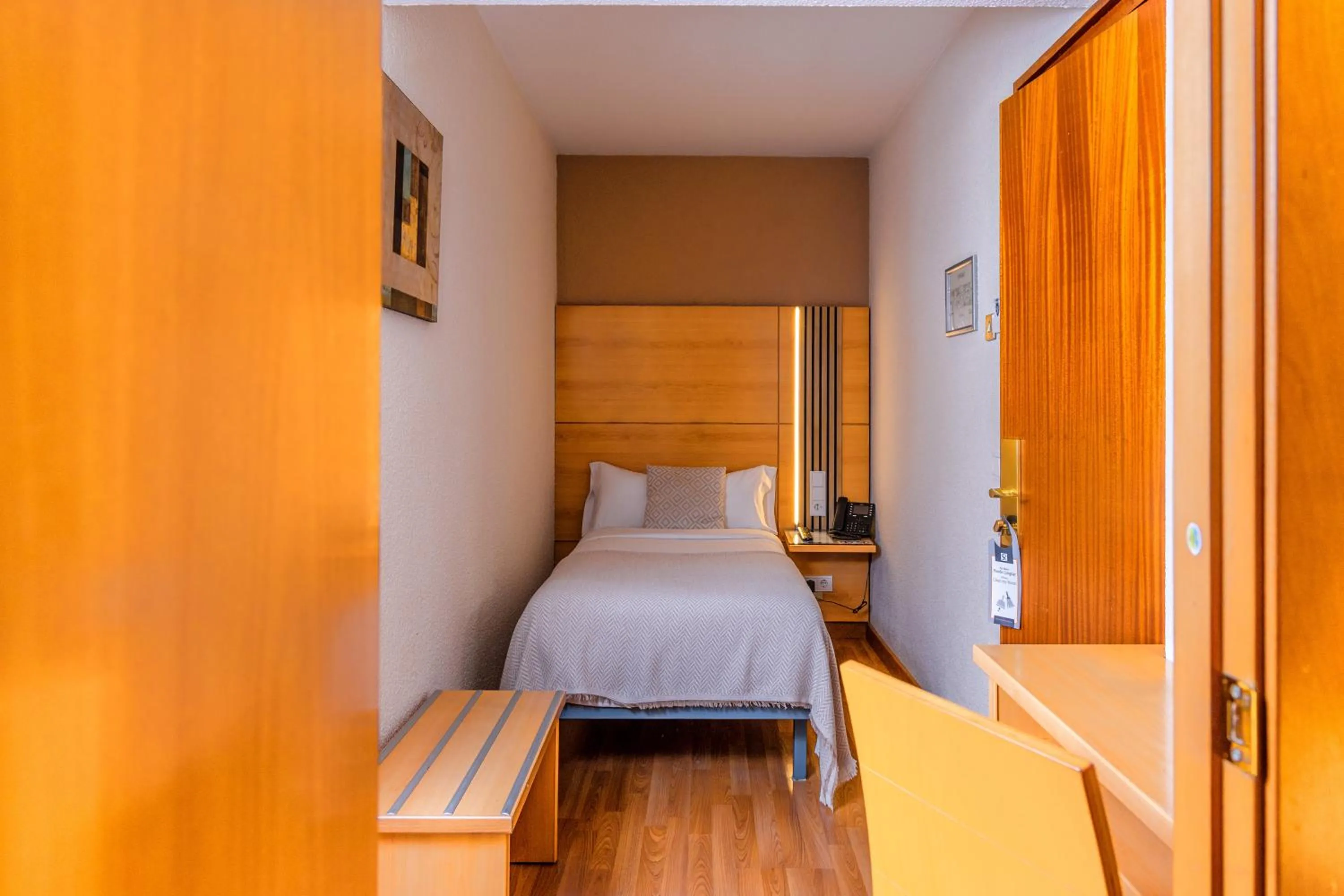 Single Room in Hotel Serrano