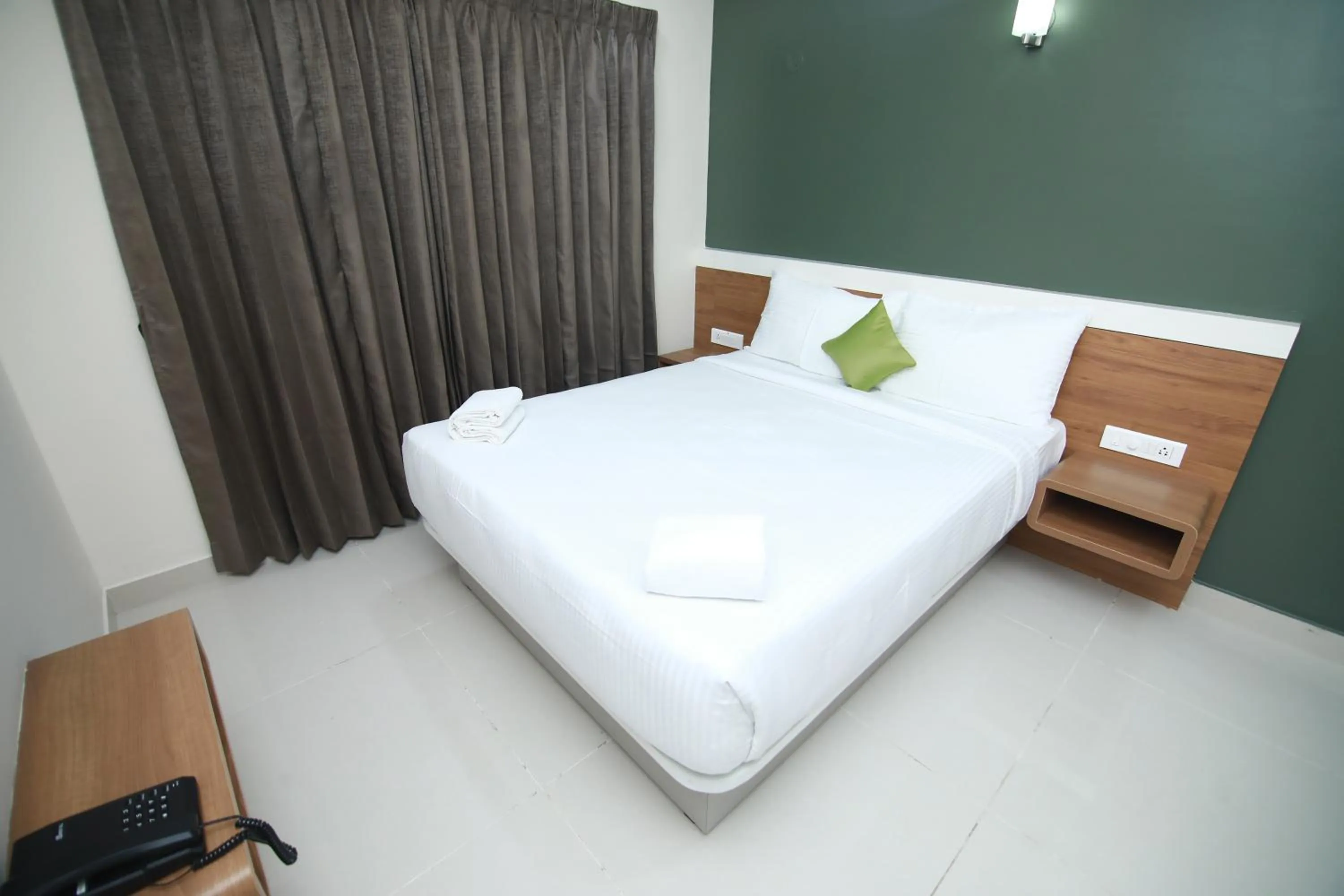 Superior Double Room in Hotel Royal Blooms