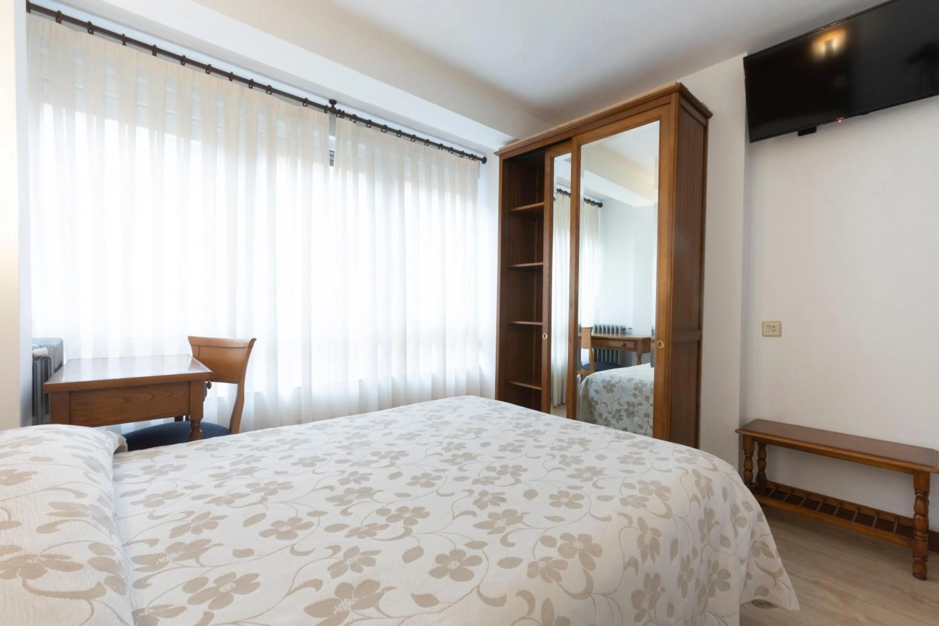 Single Room in Hotel Cabeza