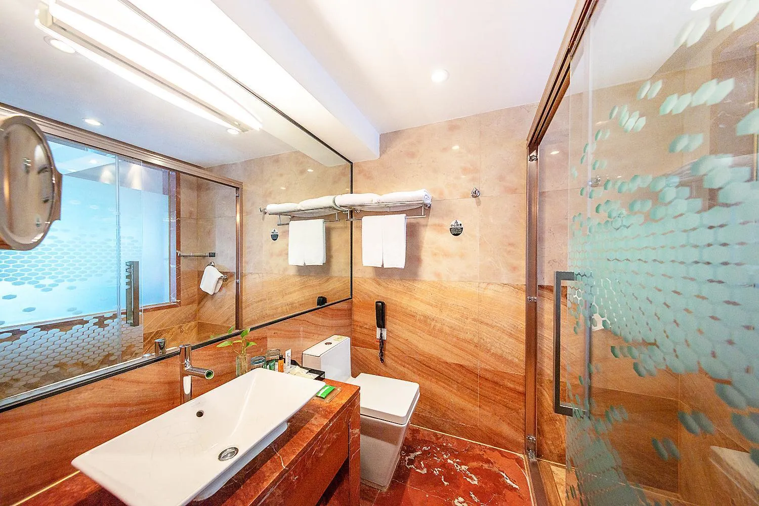 Standard Twin Room in Hampton by Hilton Zhuhai Gongbei Port