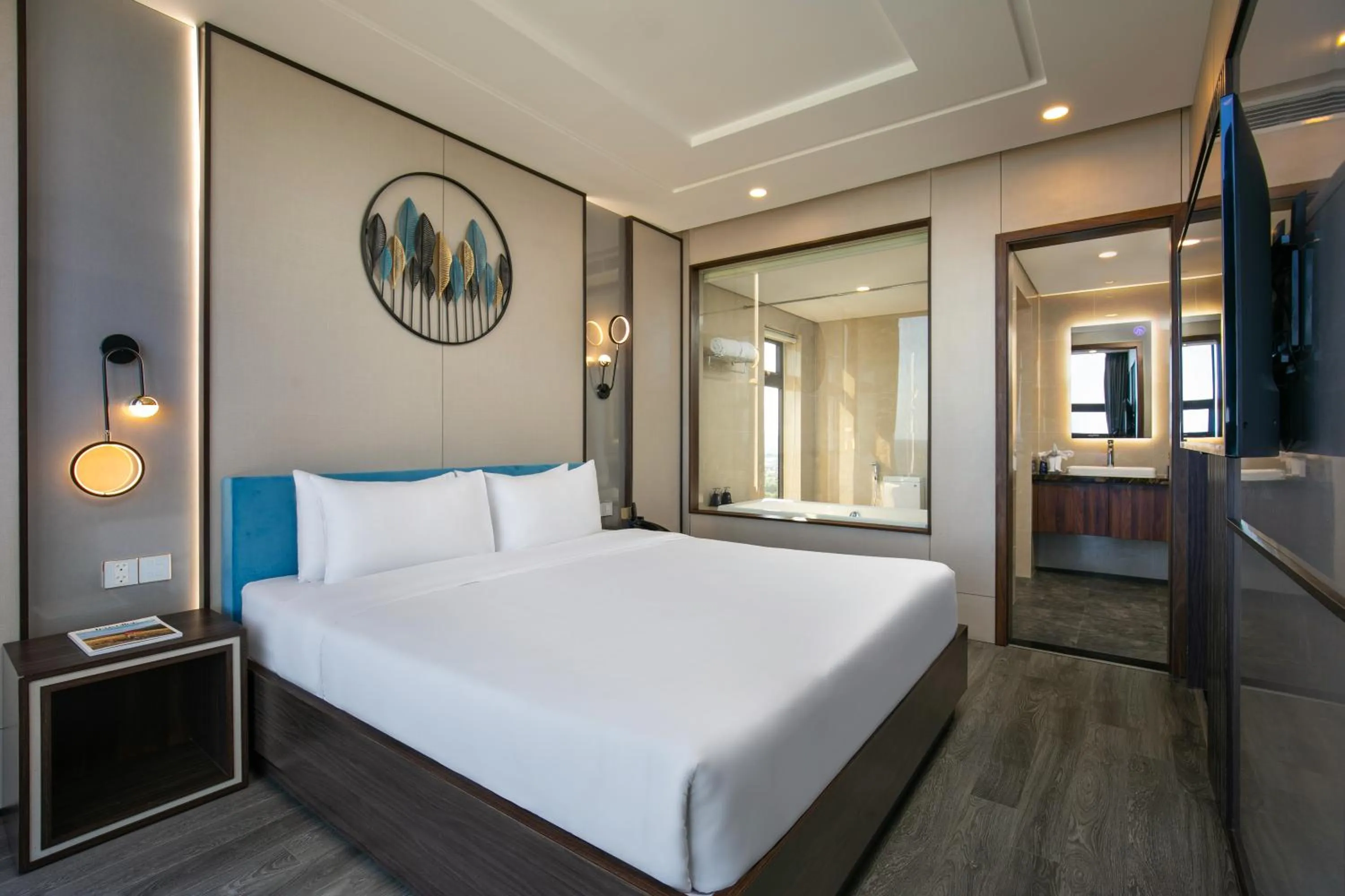 Grand Suite Room with Oceanfront and Bathtub in Mangata Beachfront Hotel - Rooftop Bar Sea View