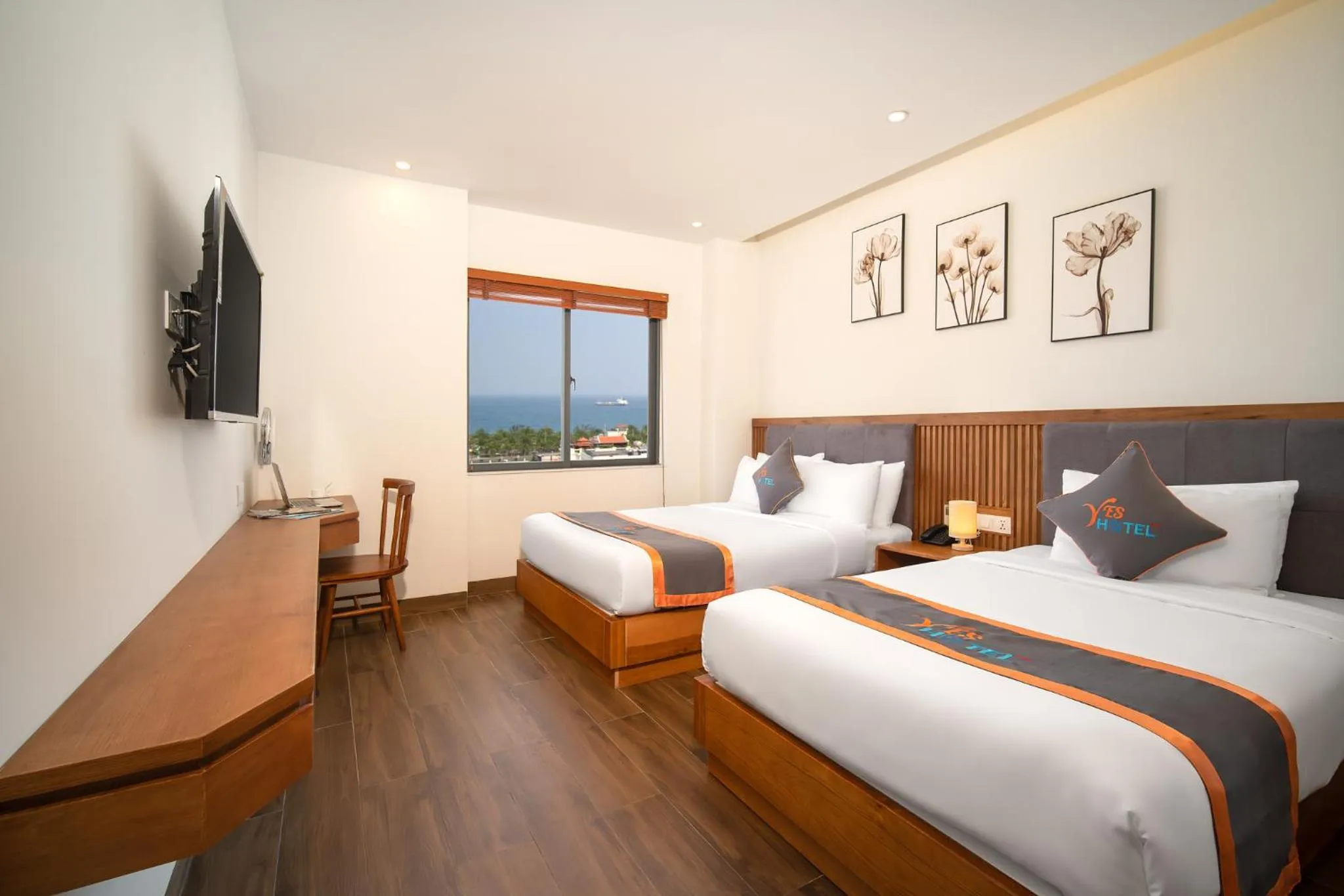 Deluxe Triple Room with Sea View in Yes Hotel Đà Nẵng