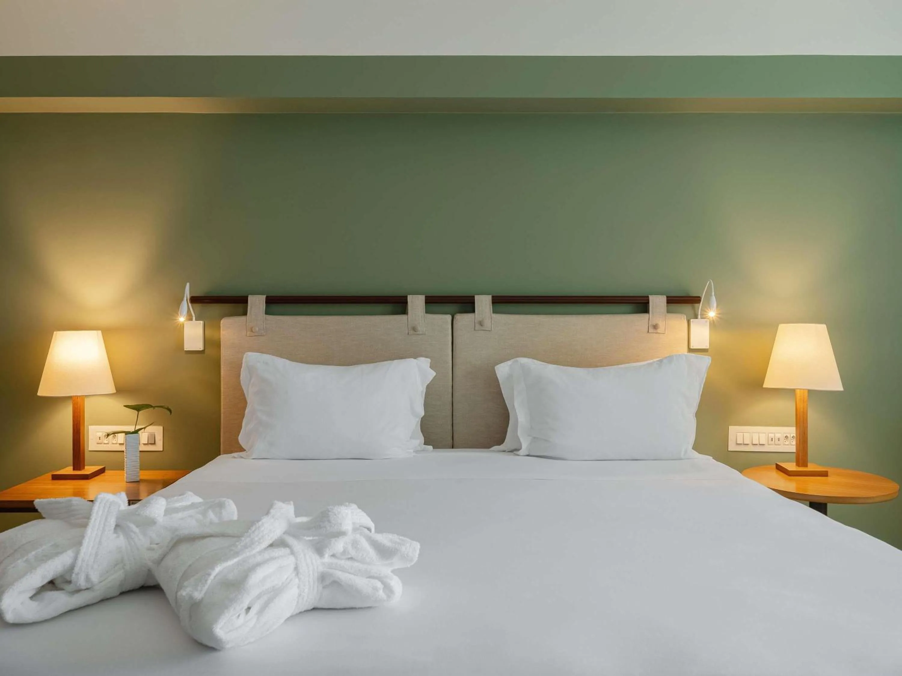 Executive King Room with Partial Frontal Sea View in Grand Mercure Rio de Janeiro Copacabana