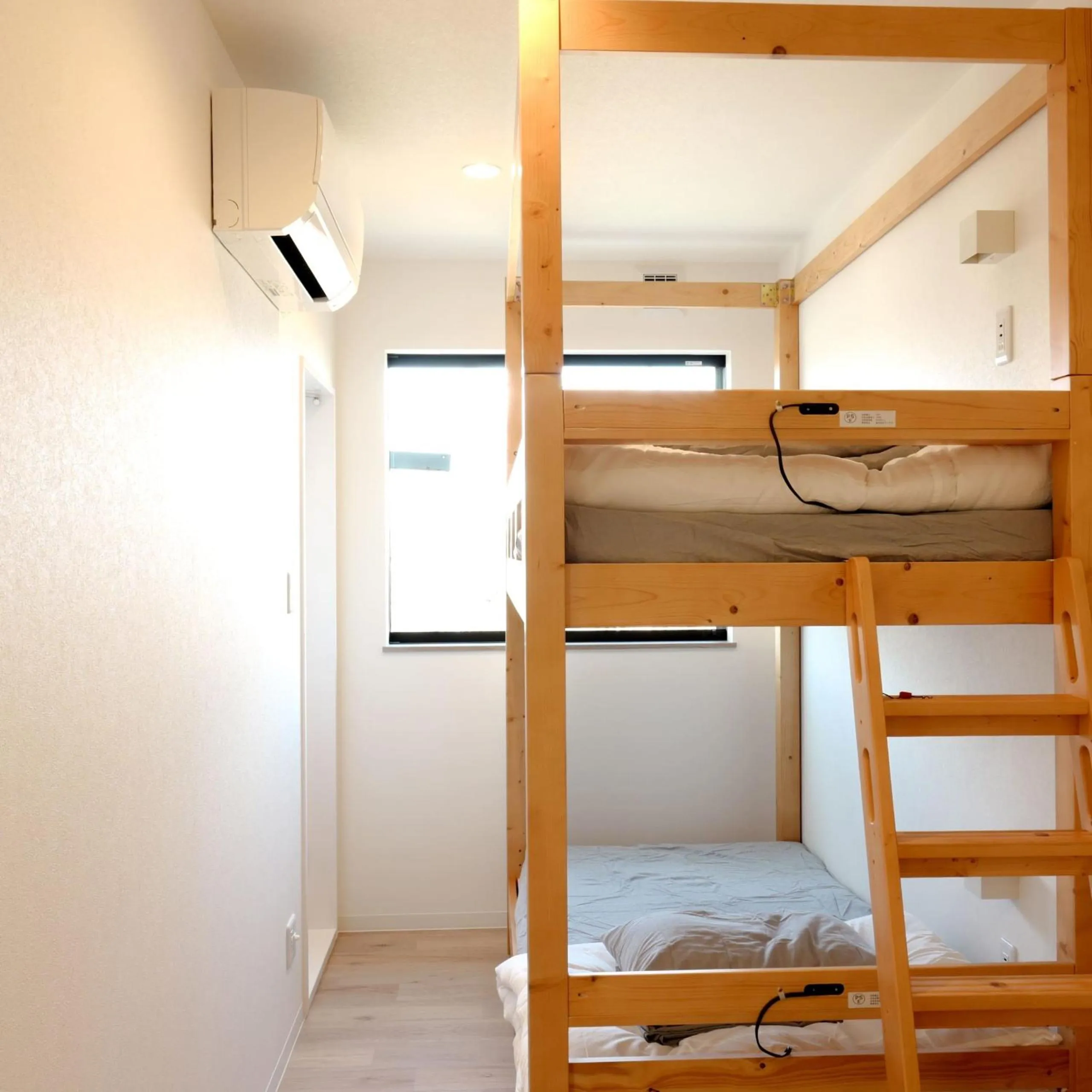 Twin Room with Private Bathroom in Matoi Hostel & Bar
